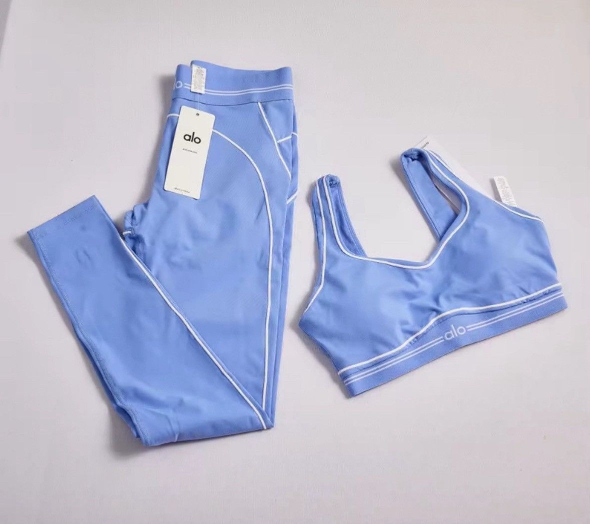 Alo Yoga Alo Heart Throb Sets (multiple colors & sizes) | Grailed