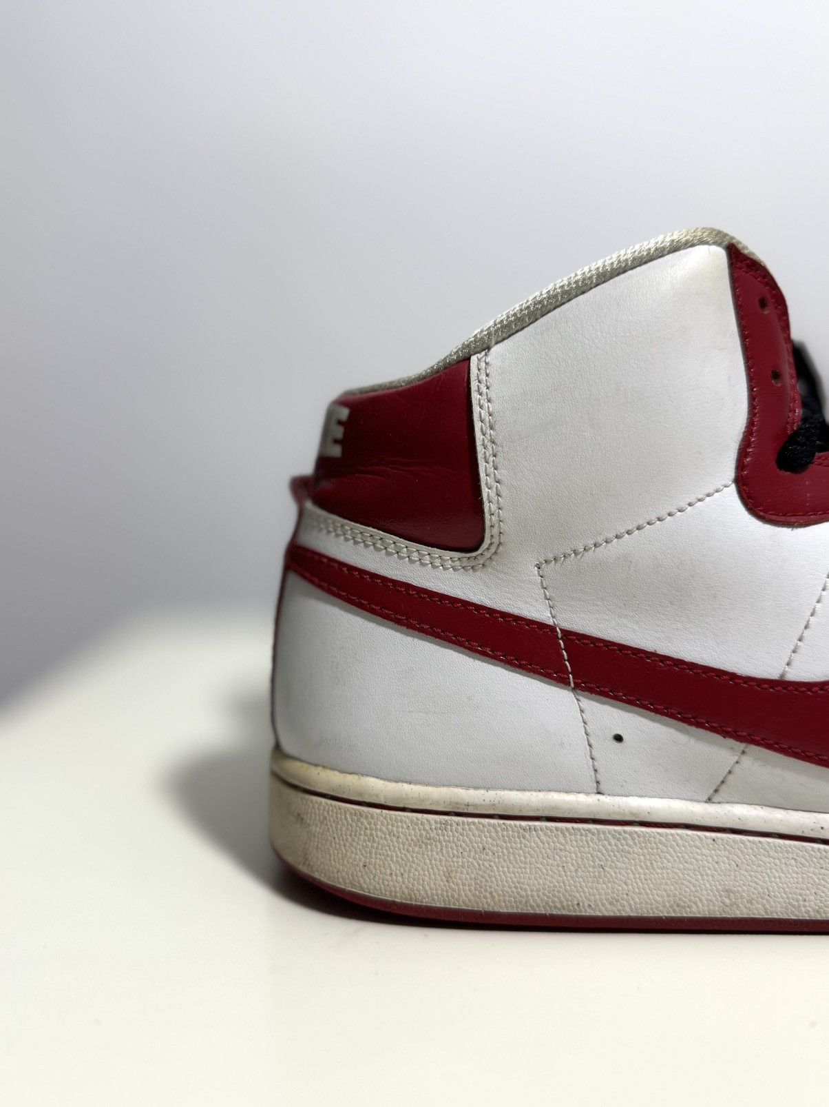 Nike Vintage 2009 Nike Mid University Red Sneakers 10.5 US Size US 10.5 / EU 43-44 - 2 Thumbnail