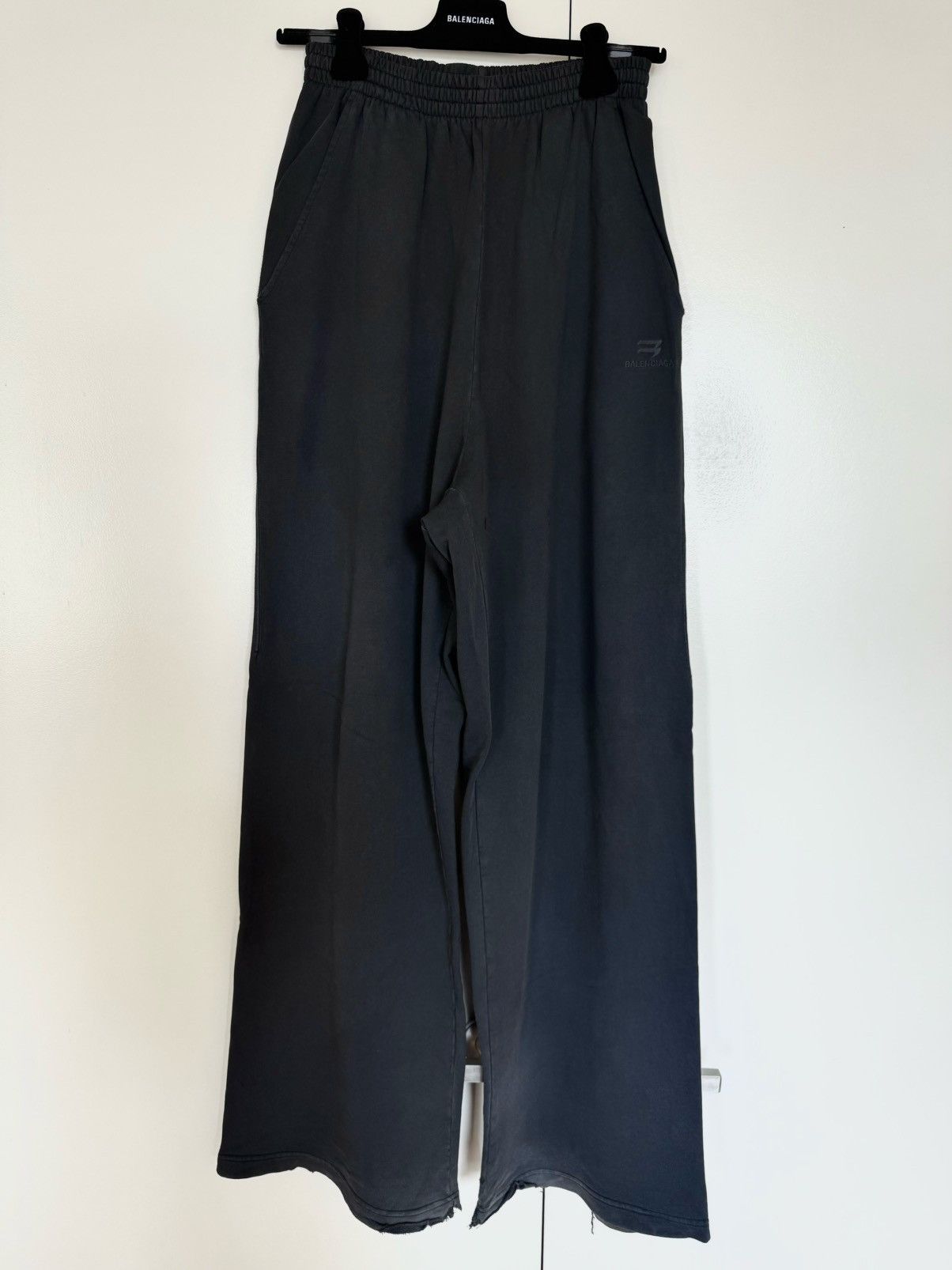 Balenciaga Balenciaga Logo Embroidered Sweatpants Size US 30 / EU 46 - 1 Thumbnail
