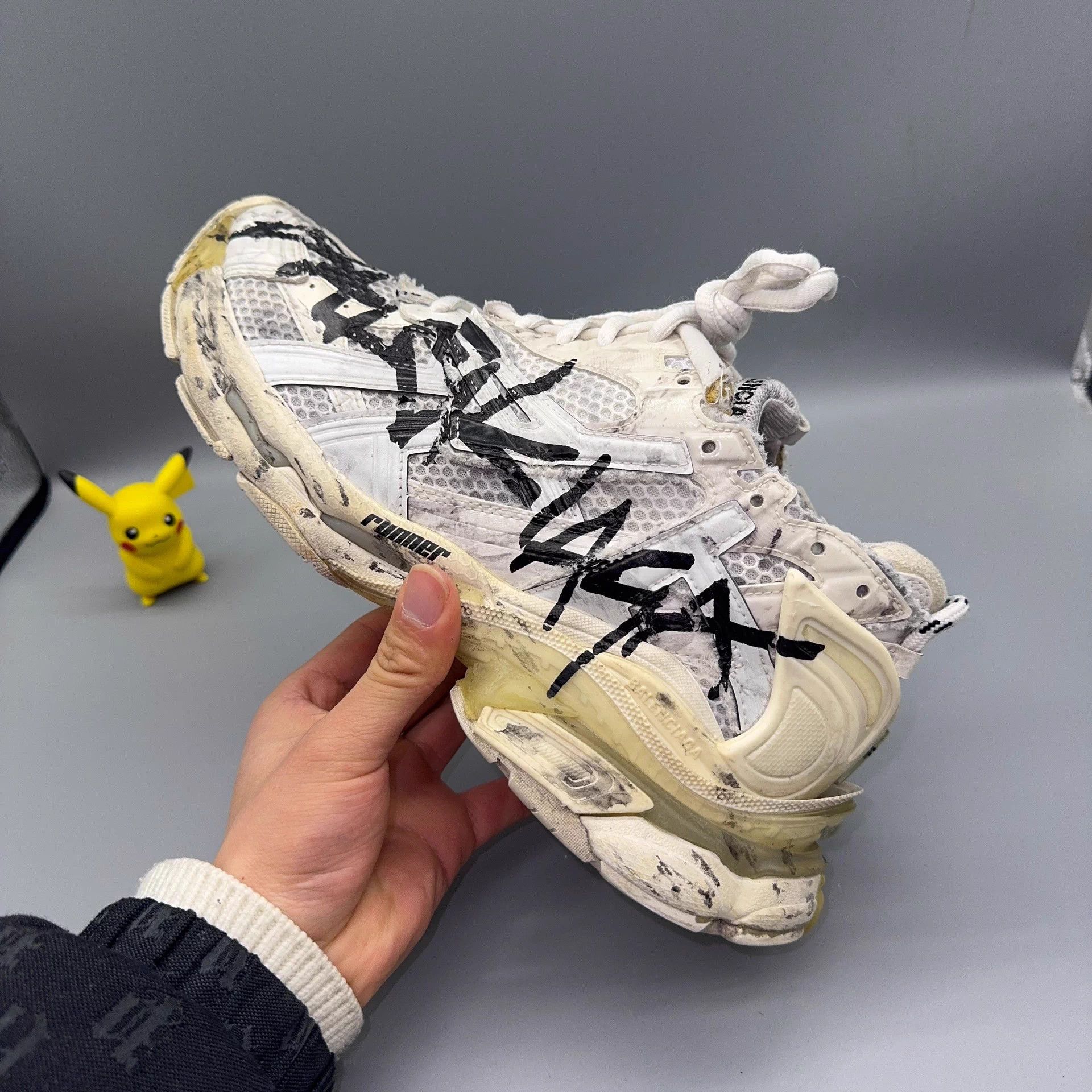 Balenciaga Balenciaga Runner Graffiti Distressed White/Black Size US 8 / EU 41 - 6 Thumbnail