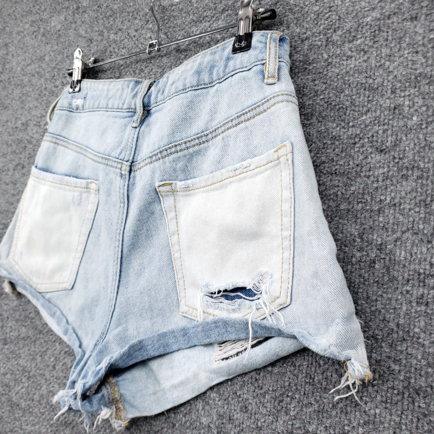 Pacsun PacSun Shorts Womens 26 Blue High Rise Distressed Light Wash Denim Casual Shorts PacSun Women 26 Blue High Rise Denim Hot Pants Size 26" / US 2 / IT 38 - 7 Thumbnail