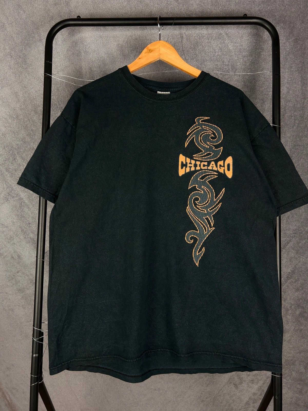 Gildan Chicago vintage tee big logo print spellout Size US XL / EU 56 / 4 - 1 Thumbnail