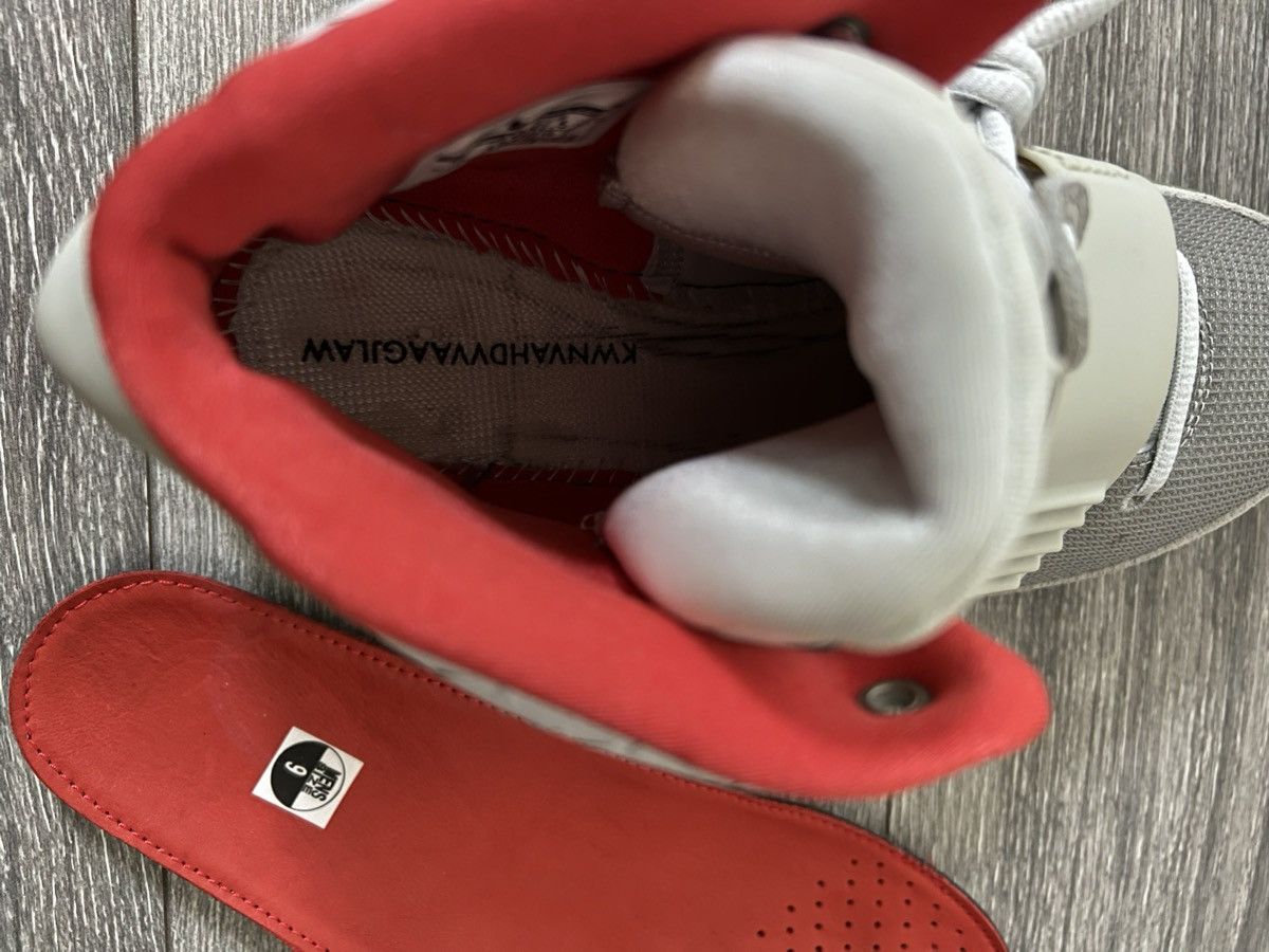 Kanye West × Nike Nike Air Yeezy 2 Platinum Wolf Grey Size US9 Size US 9 / EU 42 - 19 Thumbnail