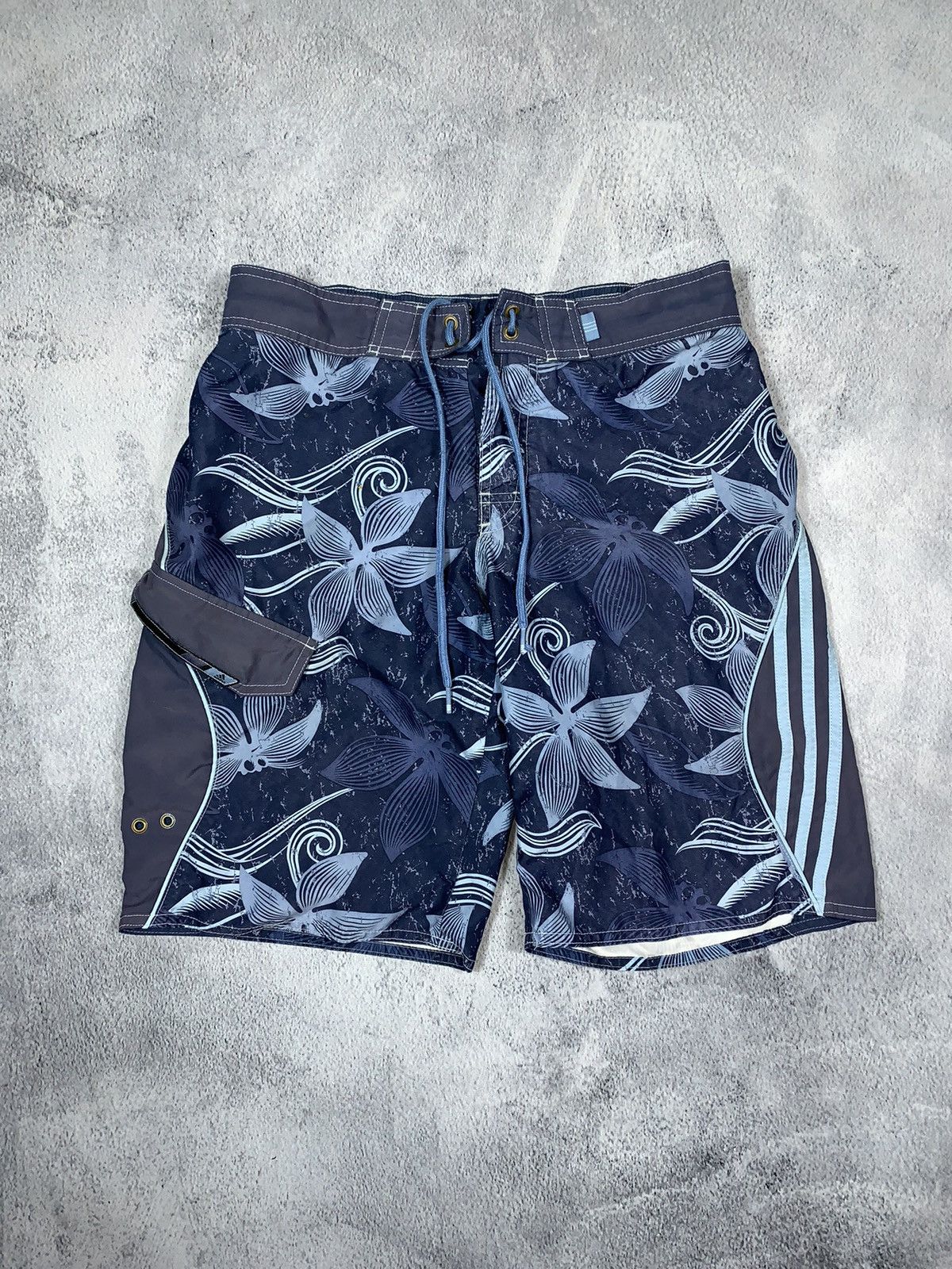 Adidas × Vintage Vintage Adidas faded surf shorts streetwear style size 30 Size US 30 / EU 46 - 1 Thumbnail