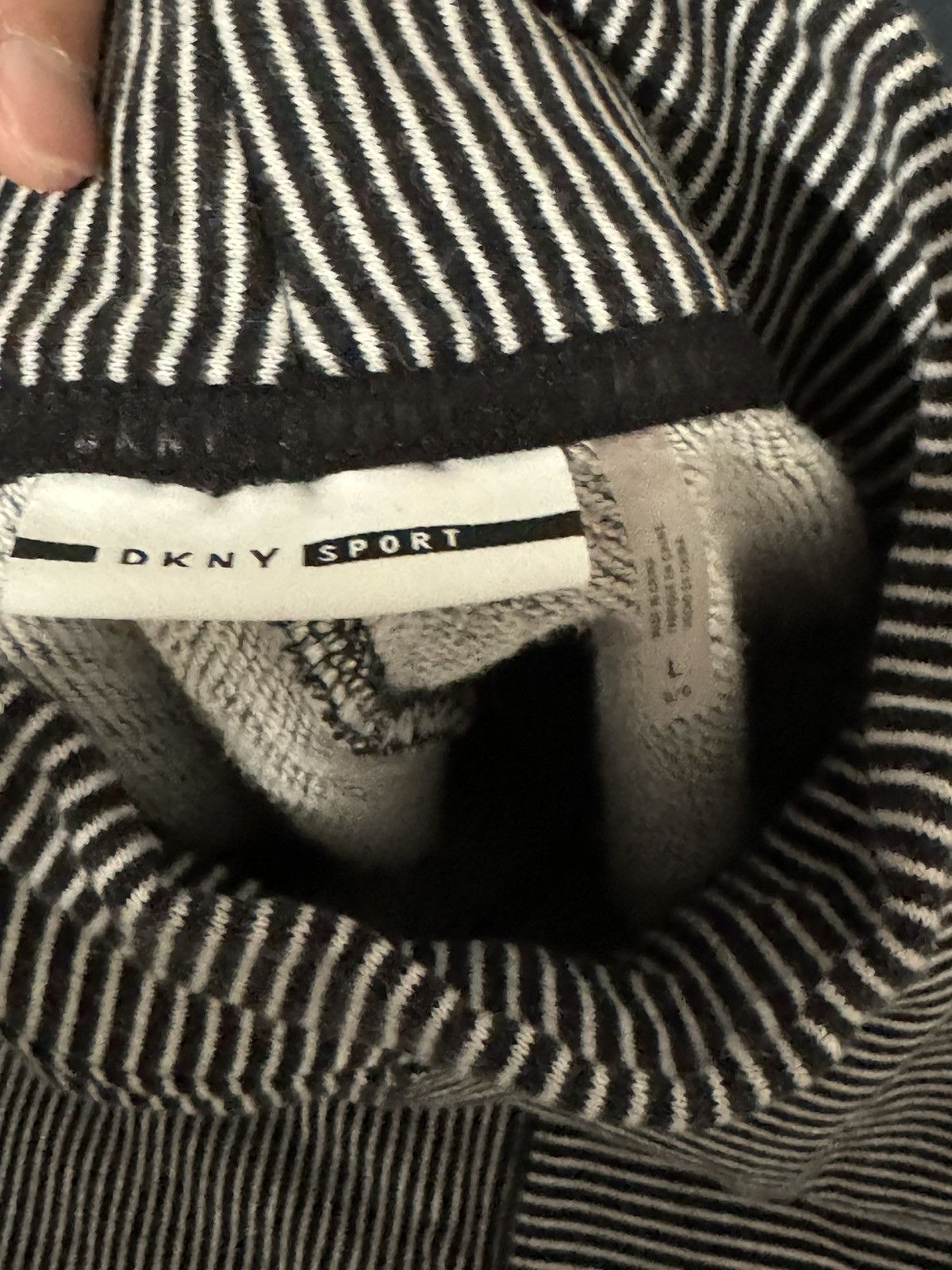 DKNY DKNY Sport Turtleneck Sweater Black & White Mercer Striped Size L / US 10 / IT 46 - 4 Thumbnail