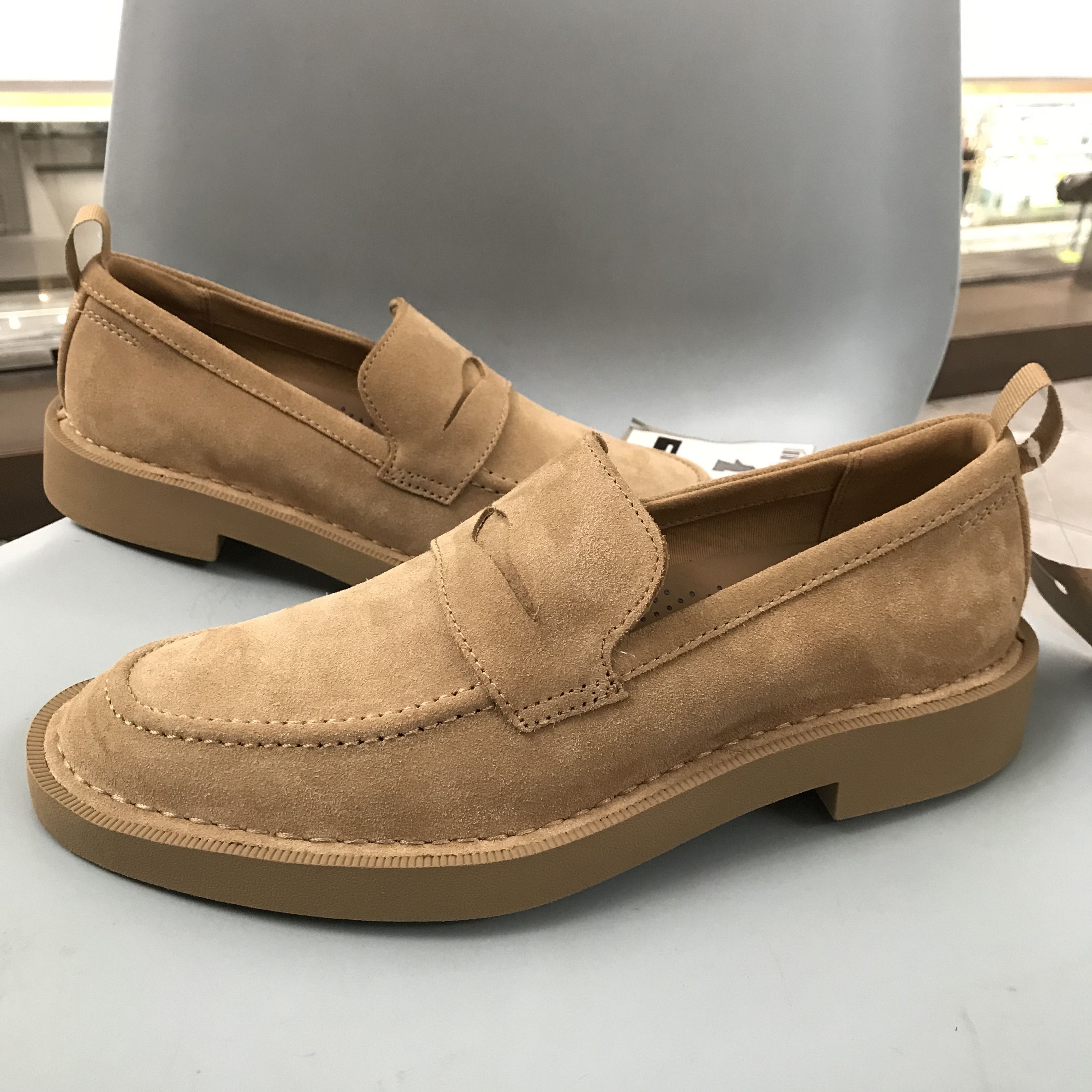 Clarks Clarks Martock Loafer penny loafer tassle brown Sand Suede Size US 6.5 / EU 39-40 - 2 Thumbnail