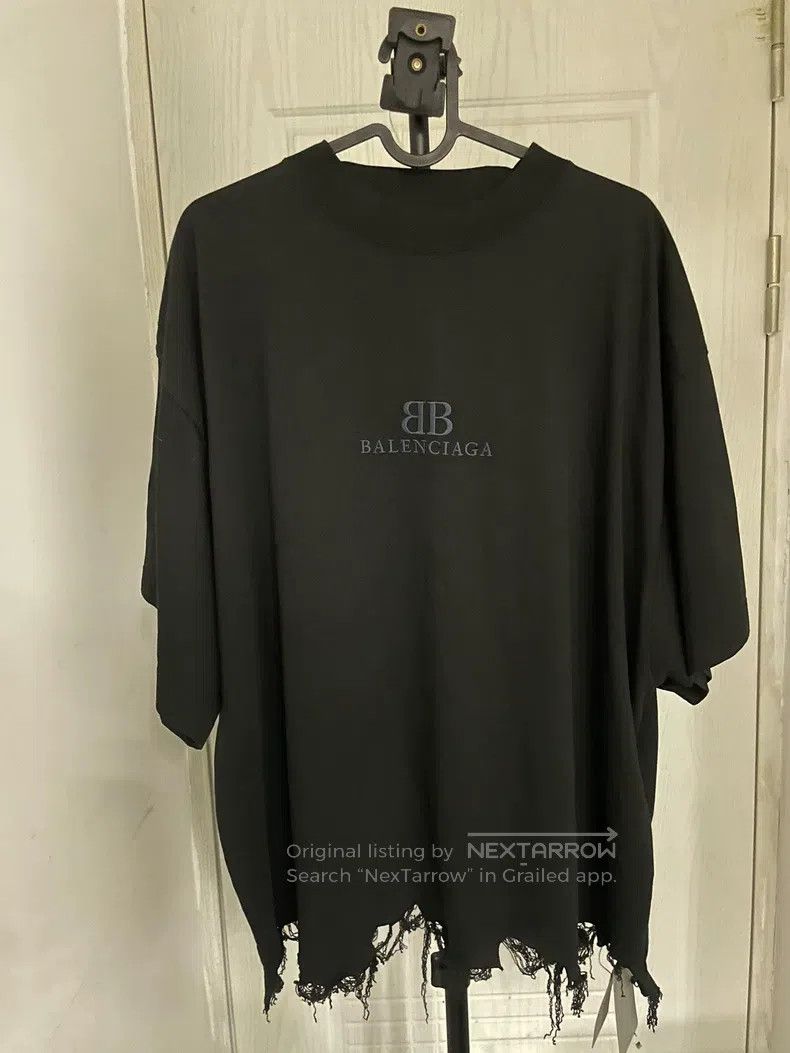 Balenciaga Balenciaga Solid Color Letter Logo Embroidered Crew Neck S Size US S / EU 44-46 / 1 - 1 Thumbnail