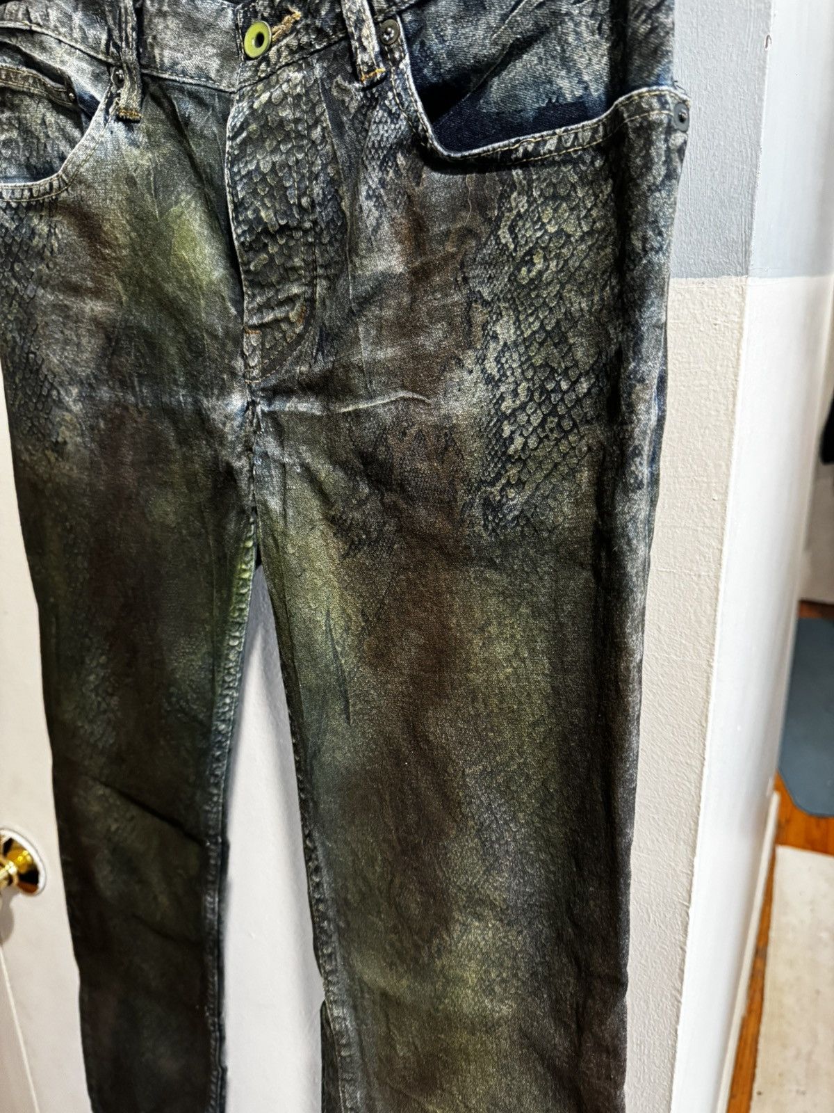 Le Grande Bleu (L.G.B.) Chameleon Painted scale Denim Size US 28 / EU 44 - 3 Thumbnail