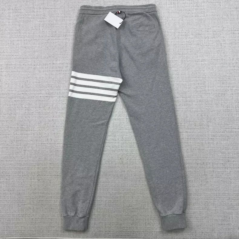 Thom Browne Thom Browne Size 2 Old money style four-striped loose knit Size US 32 / EU 48 - 2 Thumbnail