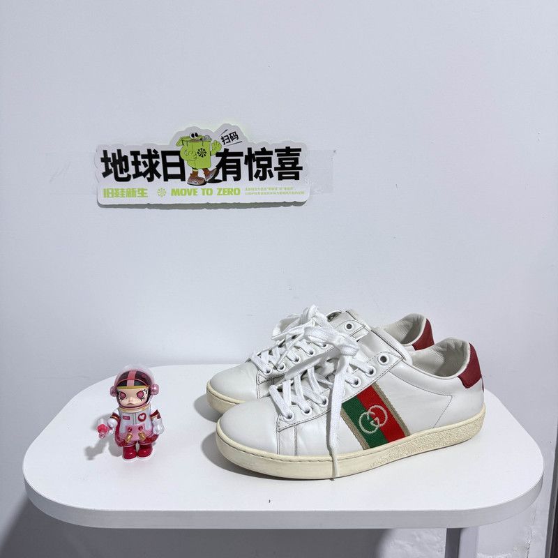 Gucci GUCCI Ace Interlocking Logo Fashion Sneakers for Women 0079 Size US 8 / IT 38 - 1 Thumbnail