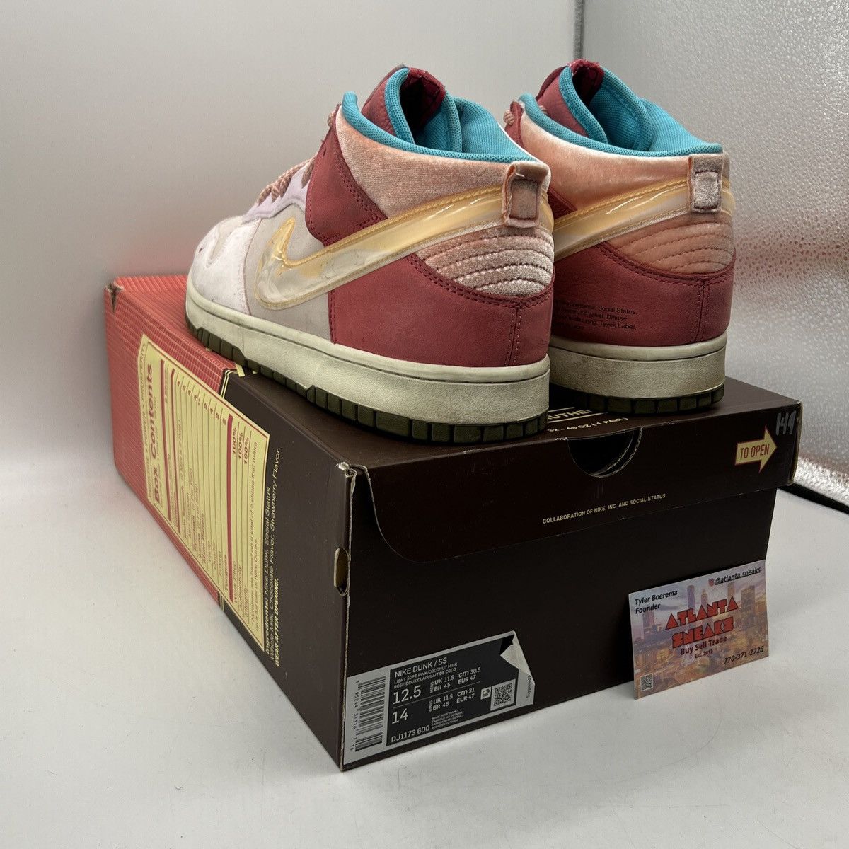 Social status x Nike dunk strawberry milk