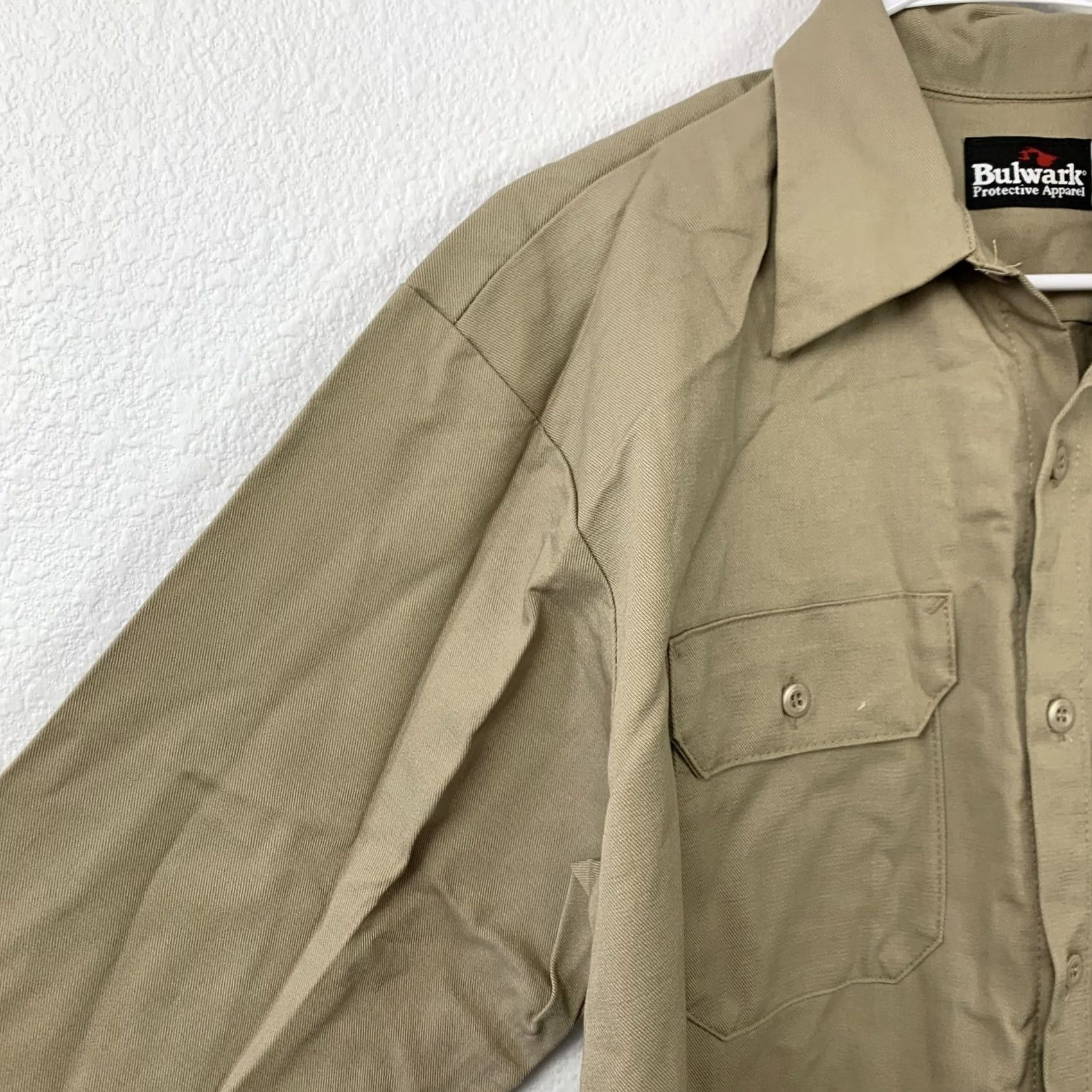 Vintage Bulwark Excel FR Flame Resistant Work Shirt Men's Large Regular Khaki Tan Size US L / EU 52-54 / 3 - 2 Thumbnail