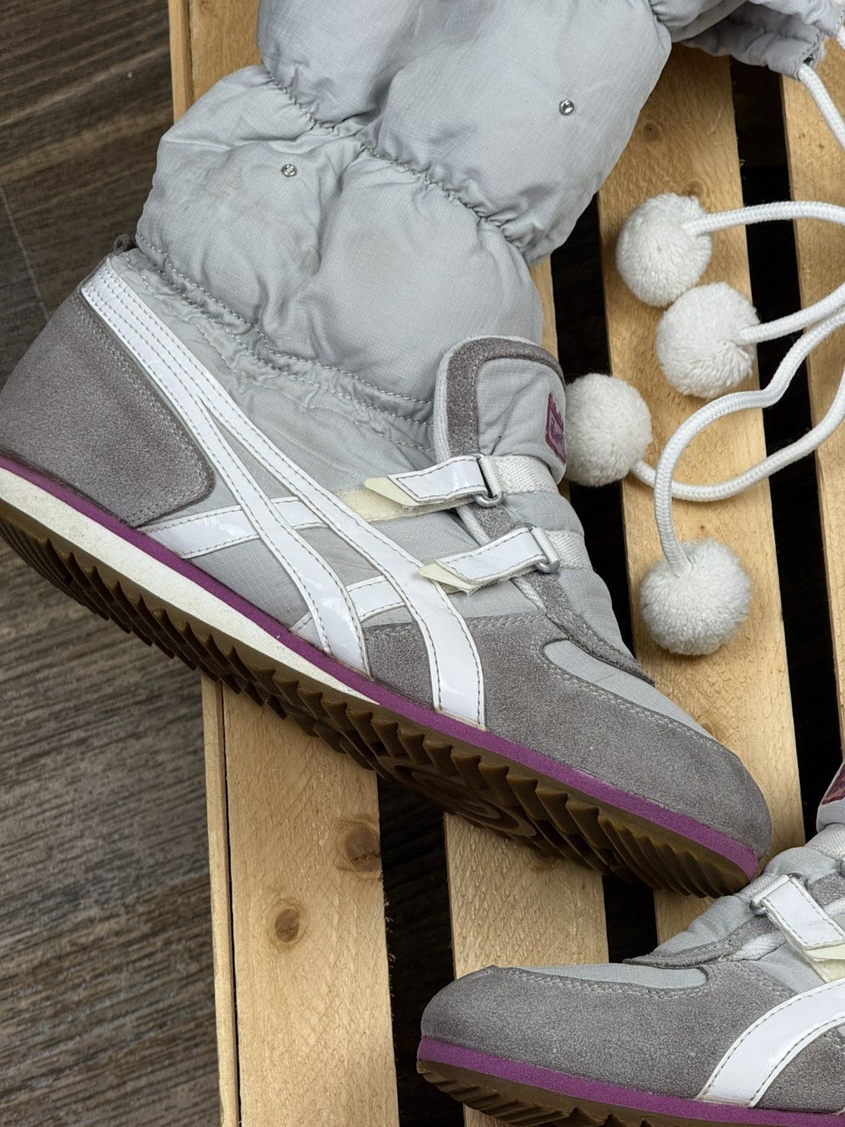 Onitsuka Tiger Womans Asics Onitsuka Tiger Faux Fur Y2K Gray Snow Boots Size US 10 / IT 40 - 5 Thumbnail