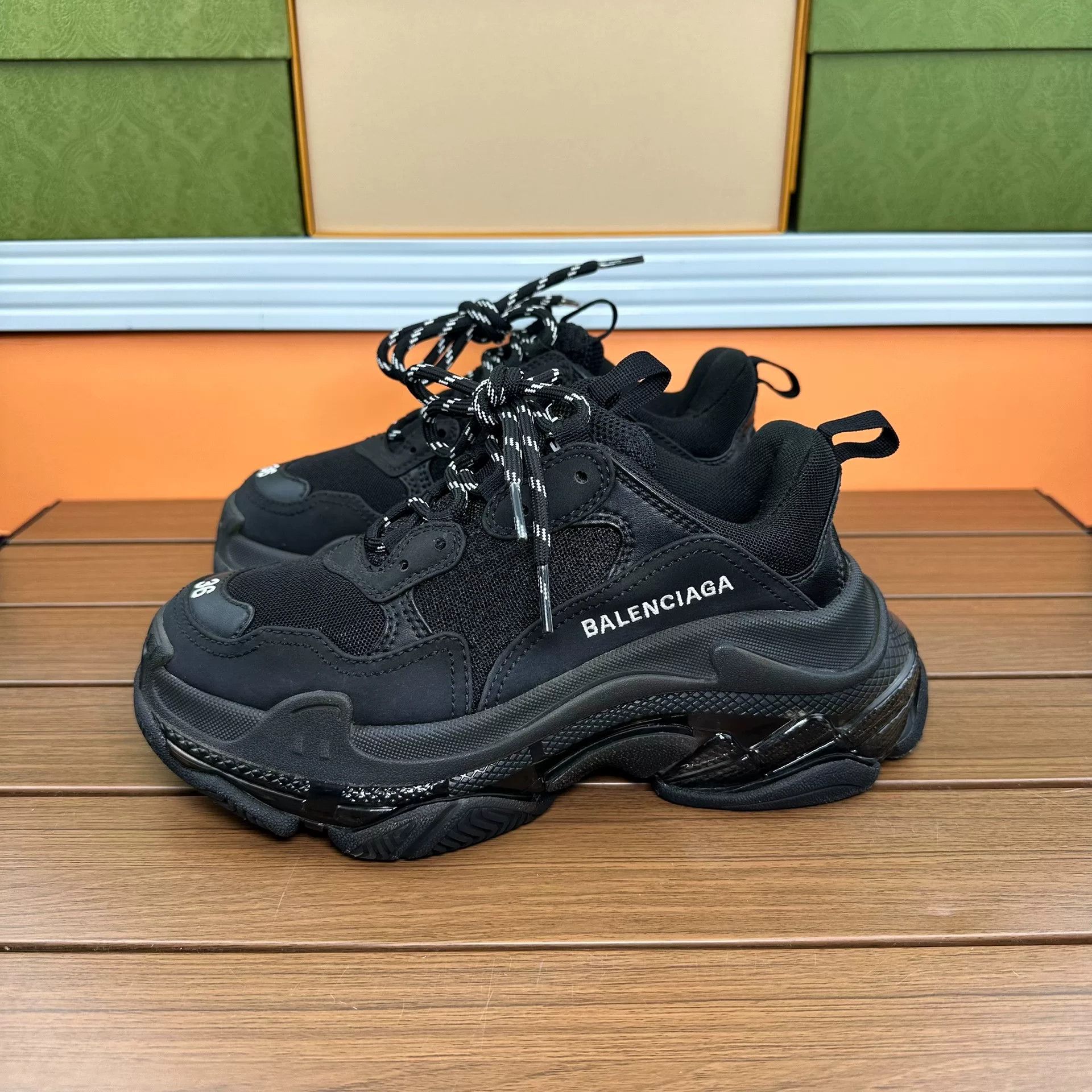 Balenciaga Balenciaga Black Lowtop Sneakers it_36 Women Size US 6 / IT 36 - 1 Thumbnail