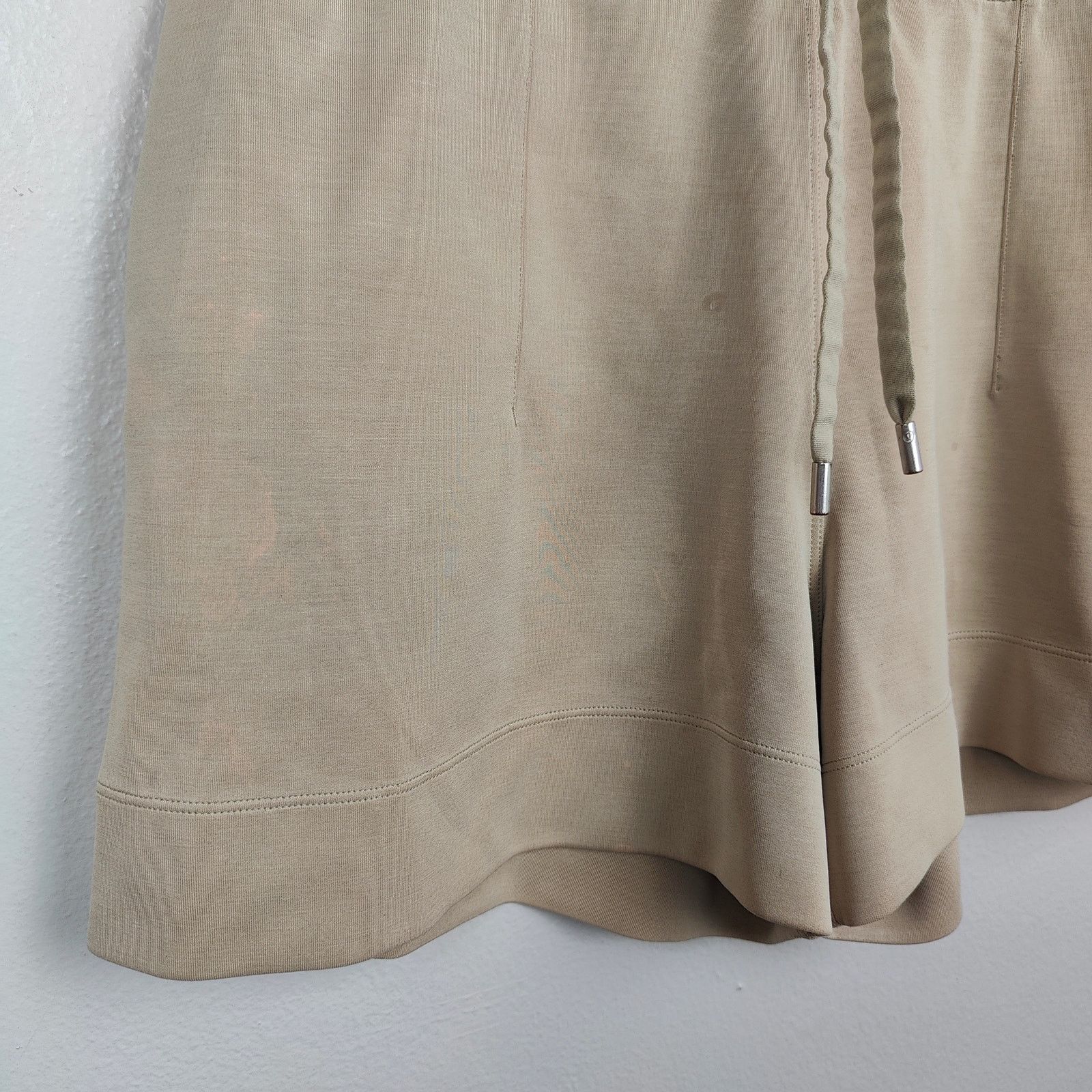 Lululemon Lululemon Soft Ambitions High Rise Short Womens 6 4" Trench Size 28" / US 6 / IT 42 - 2 Thumbnail