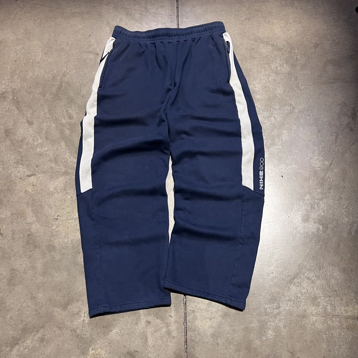Nike Vintage Nike Cotton Sweatpants Wide Leg Baggy Swoosh Logo Size US 35 - 1 Thumbnail