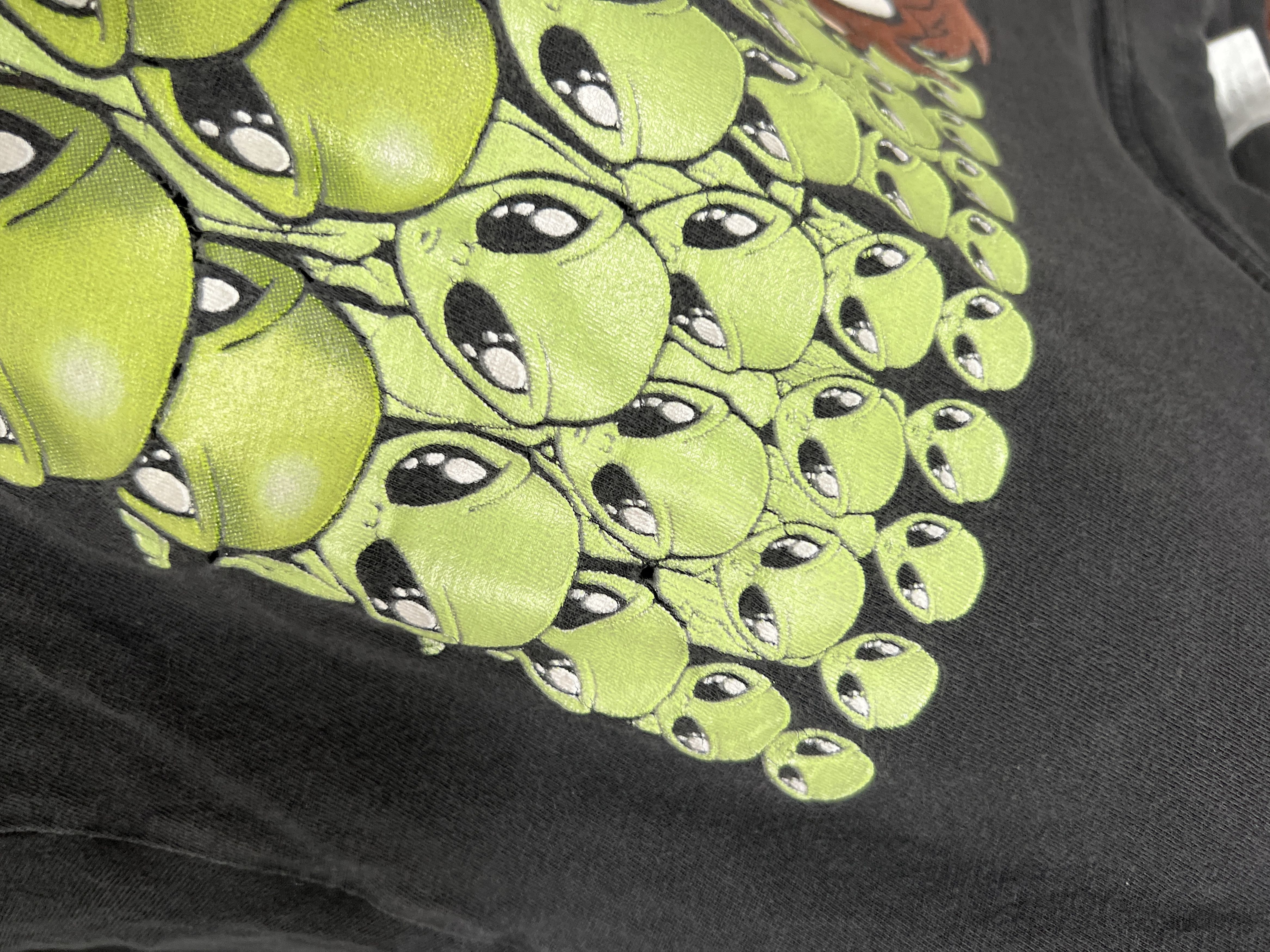 Cartoon Network × Vintage Vintage 1998 Looney Tunes Taz and Aliens T-shirt Size US XL / EU 56 / 4 - 10 Thumbnail