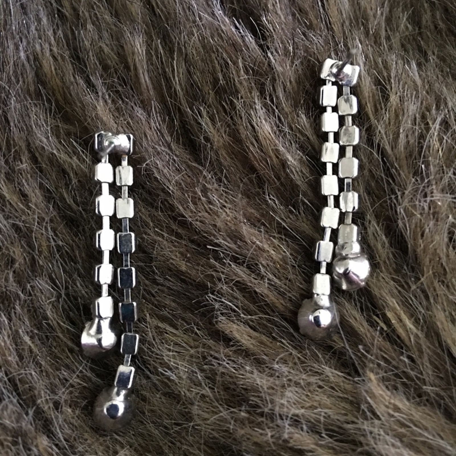 Jewelry Modern clear rhinestone dangle pierced earrings Size ONE SIZE - 4 Thumbnail