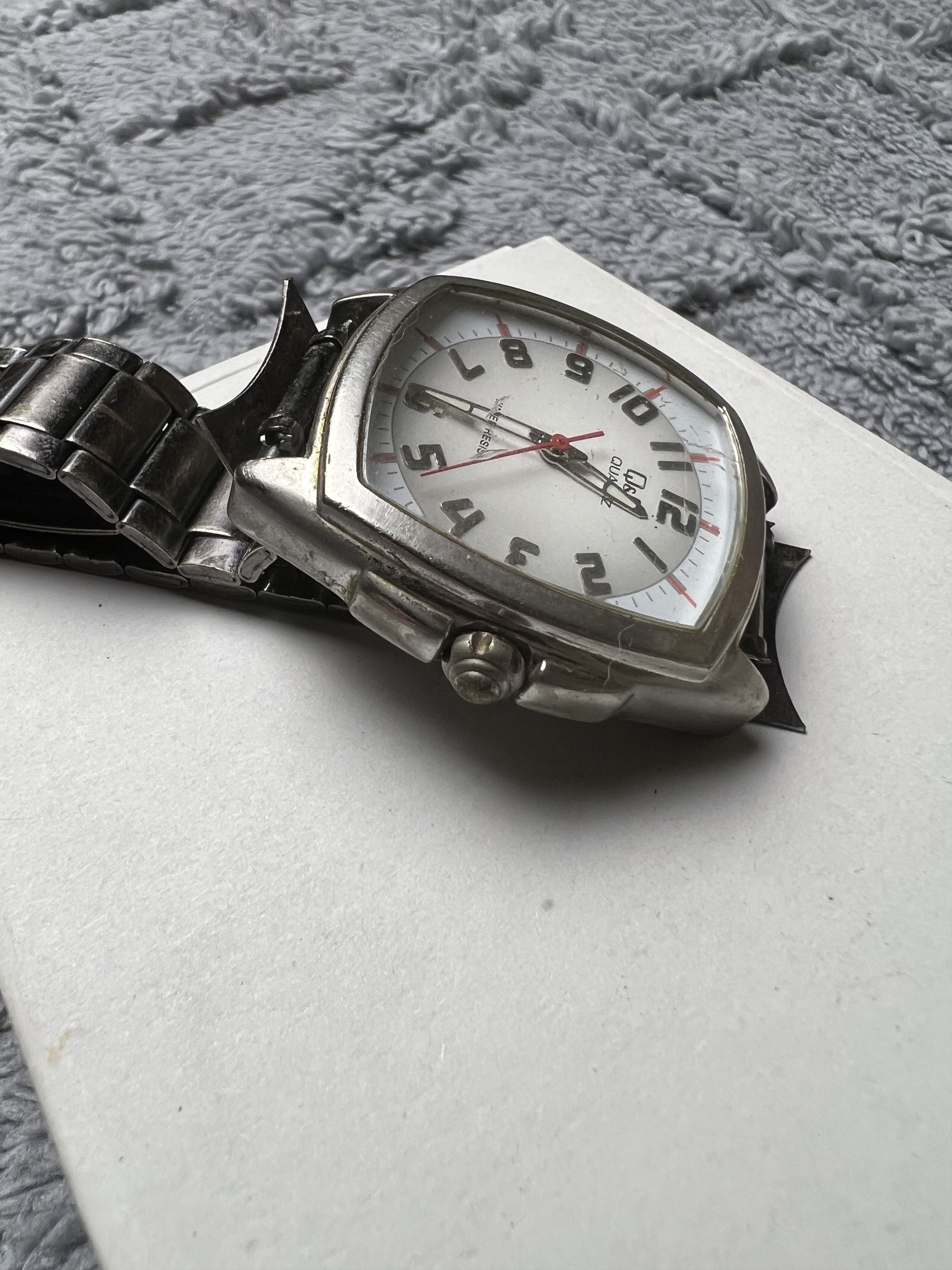 Vintage Futuristic Minimalistic Q&Q Japanese Style Bracelet Watch Size ONE SIZE - 9 Thumbnail