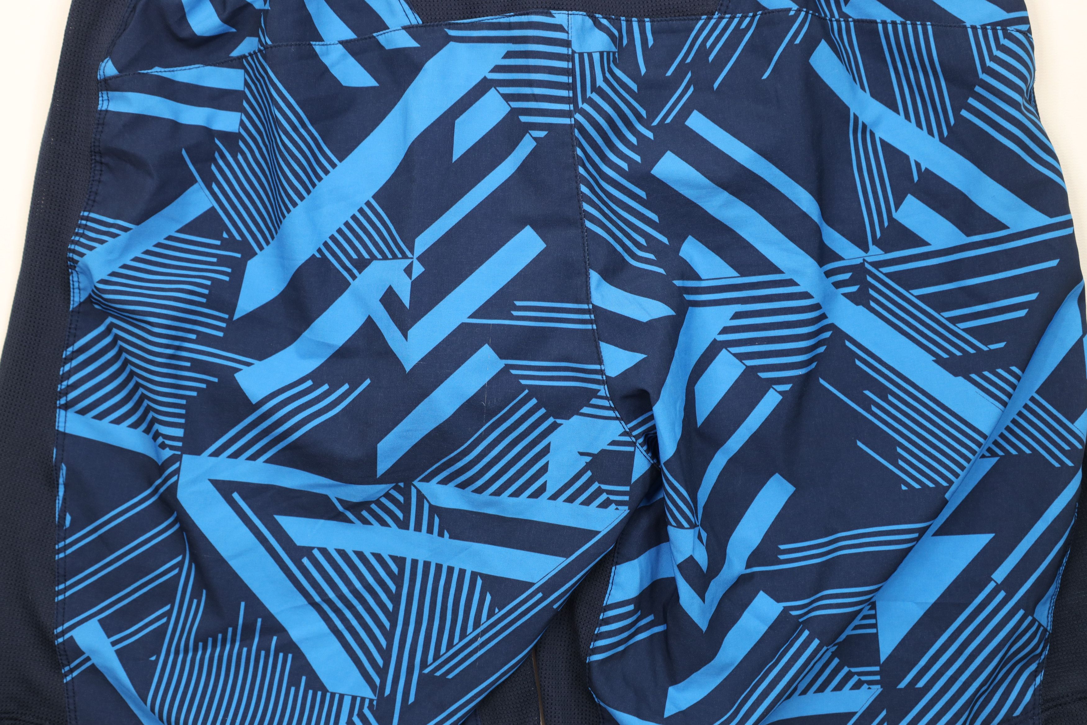 The North Face The North Face Reflective Lined Running Trekking Shorts Size US 34 / EU 50 - 11 Thumbnail