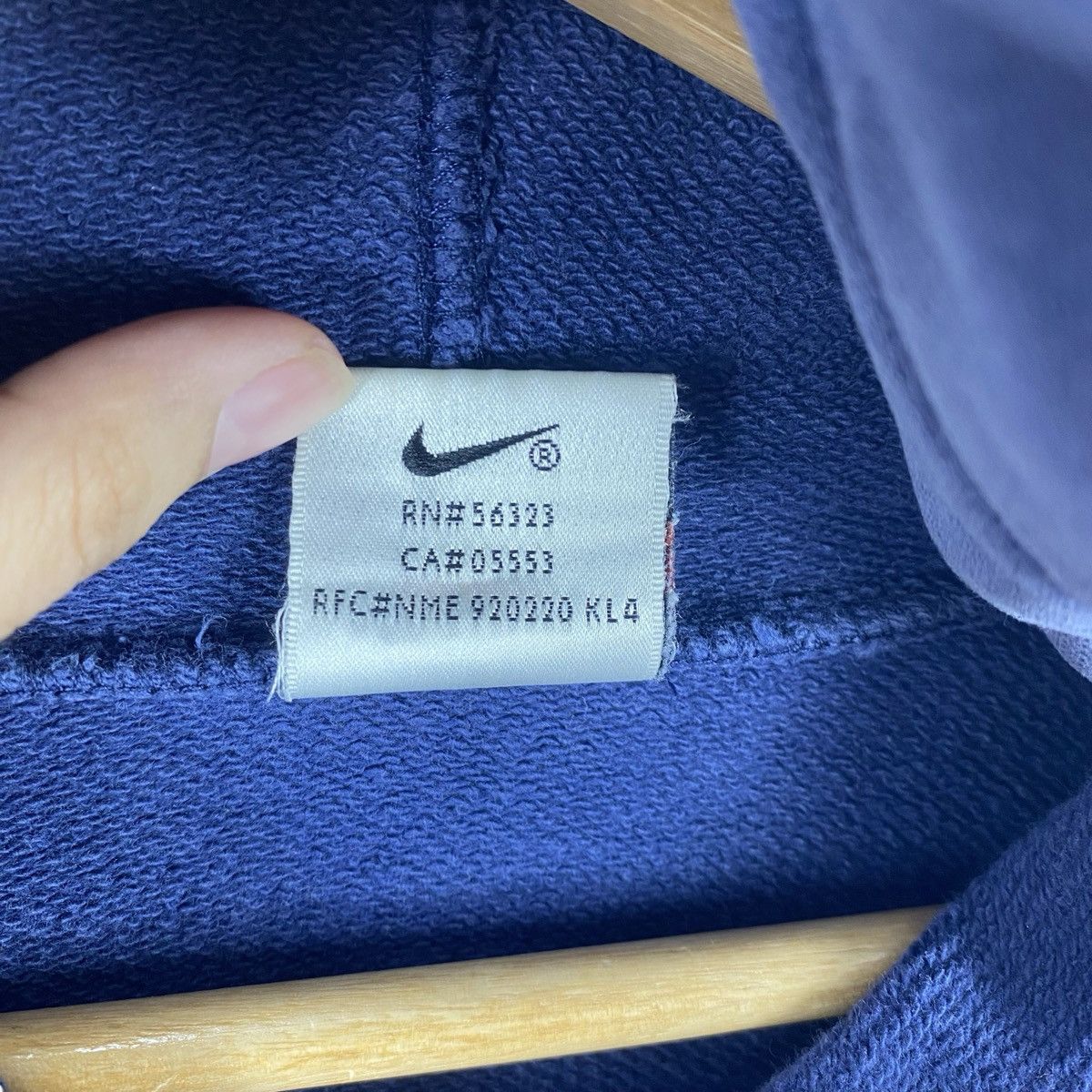 Nike Vintage NIKE SWOOSH Hoodie Pullover Classic Minimal Logo Size US XL / EU 56 / 4 - 9 Thumbnail