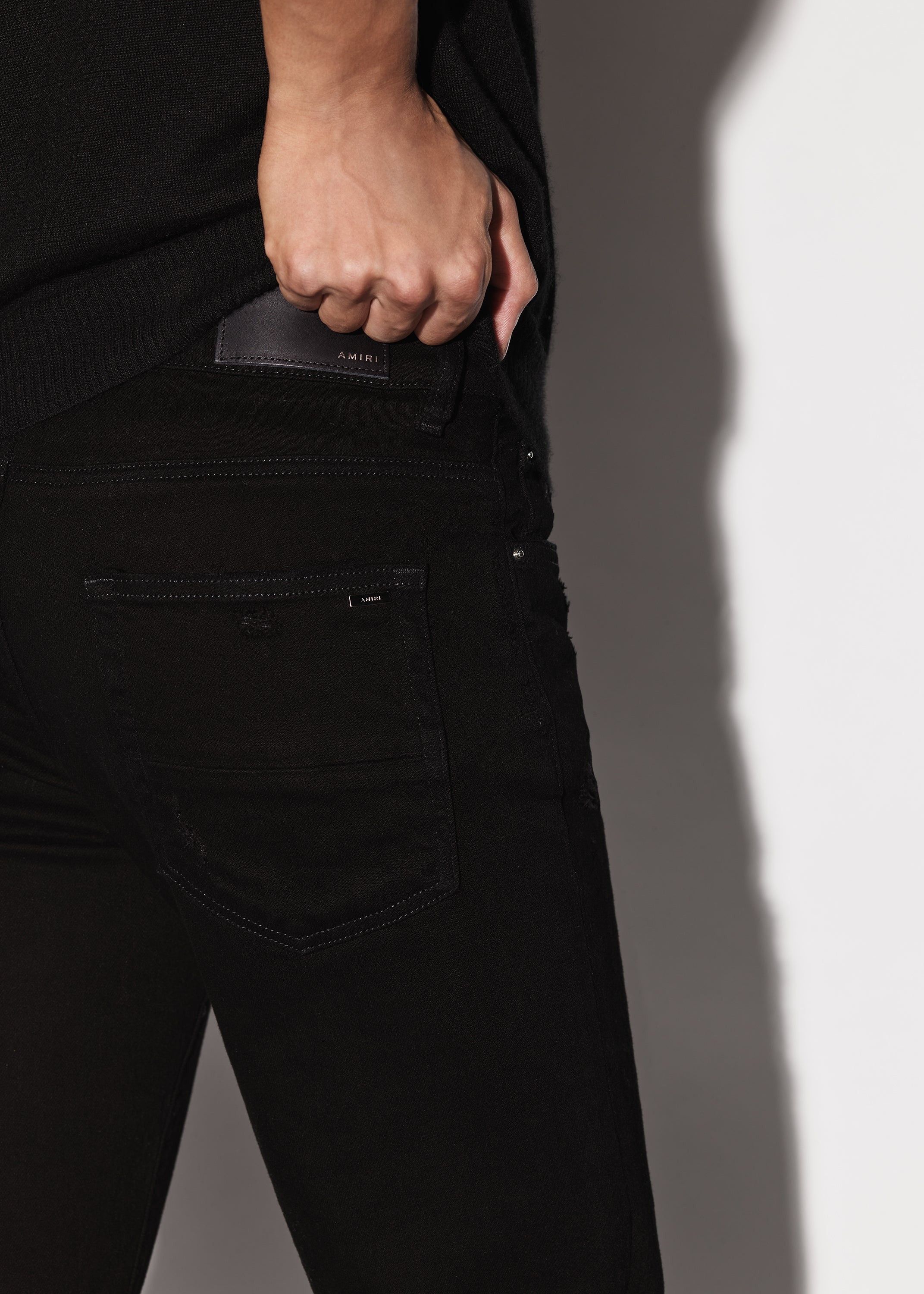 Amiri oc11z0225 MX1 Bandana Jeans in Black Size US 30 / EU 46 - 8 Thumbnail