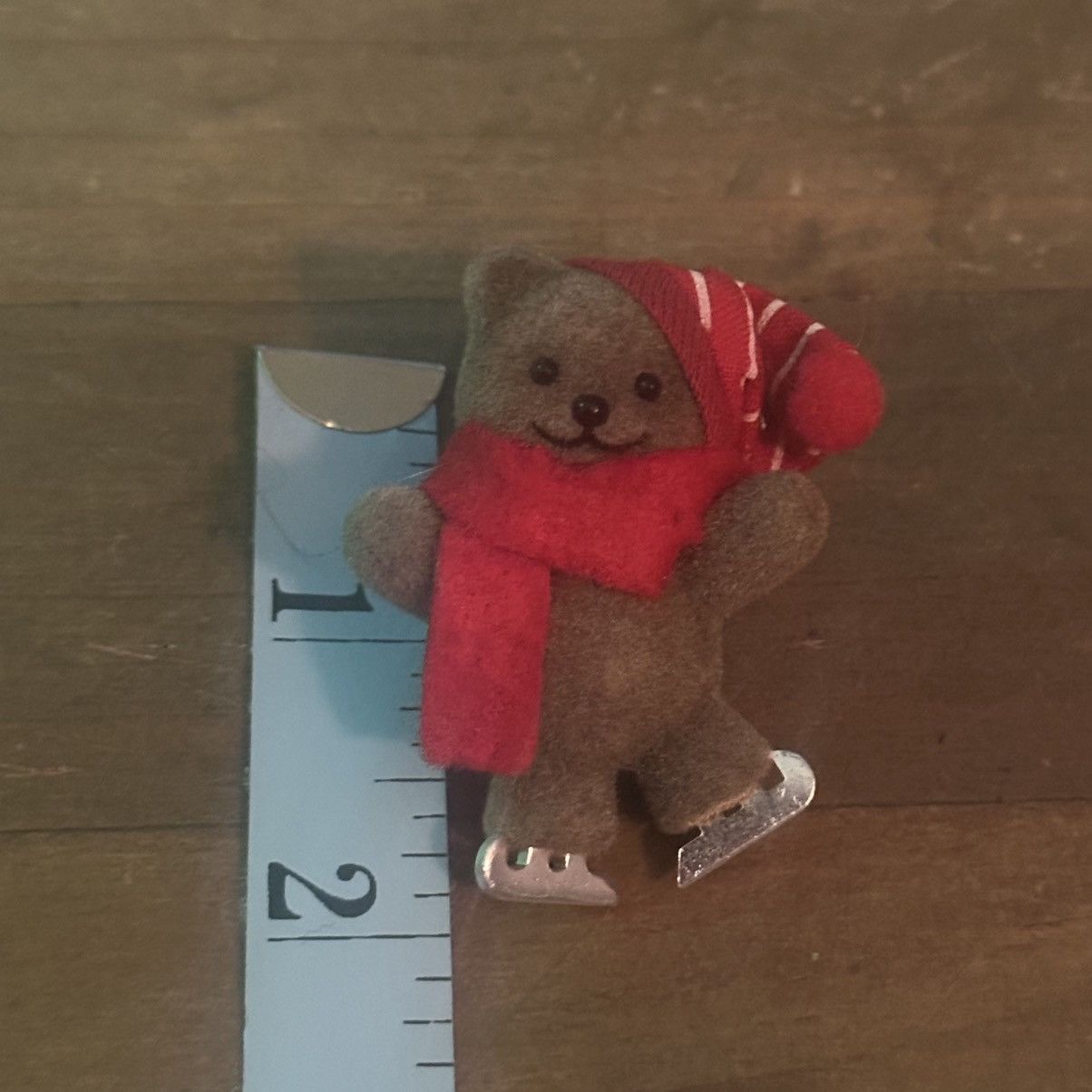 Vintage Vintage 80’s flocked ice skating teddy bear brooch Size ONE SIZE - 2 Thumbnail