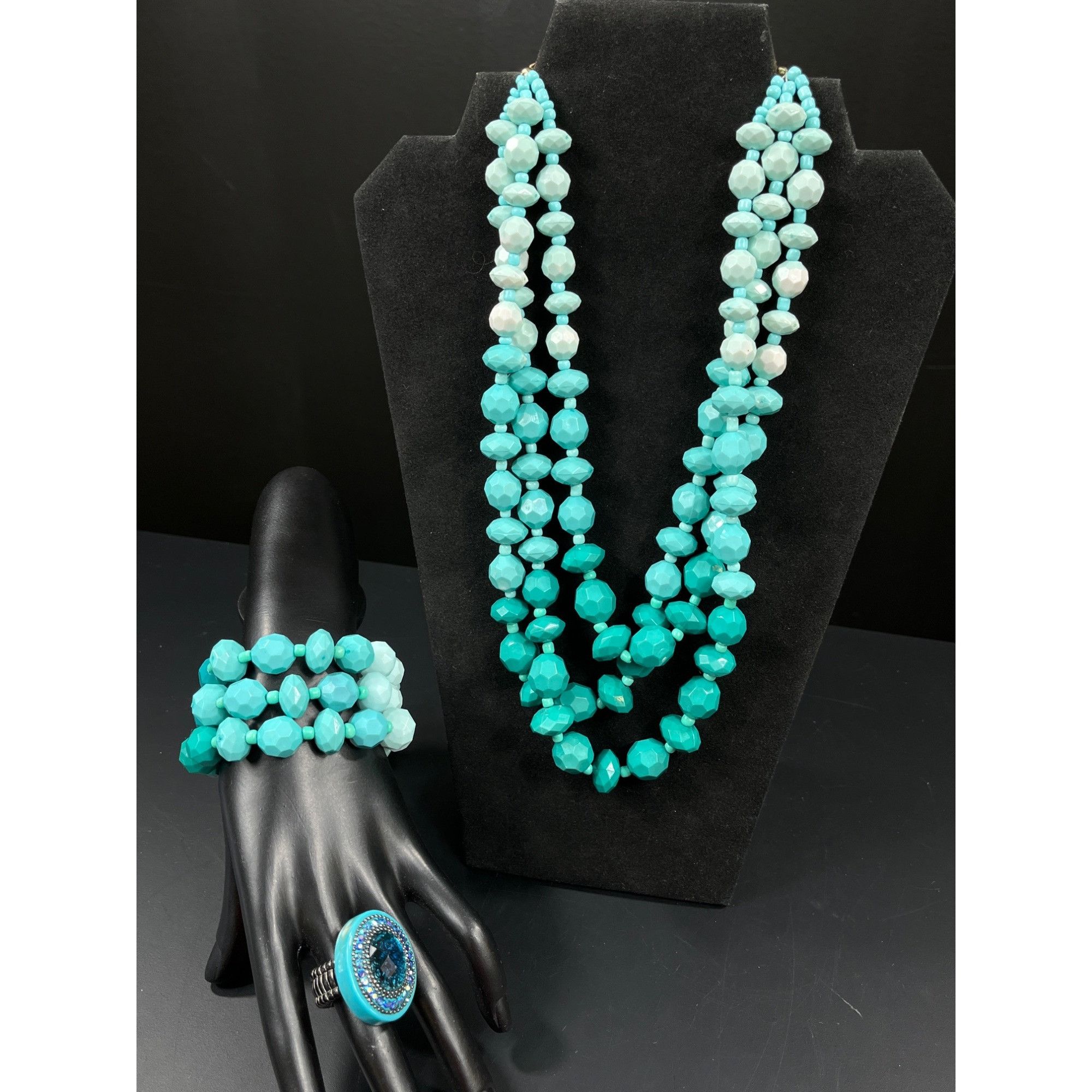 Vintage Turquoise SKU 7877 and White Beaded Necklace 3 Bracelets 1 R Size ONE SIZE - 1 Thumbnail