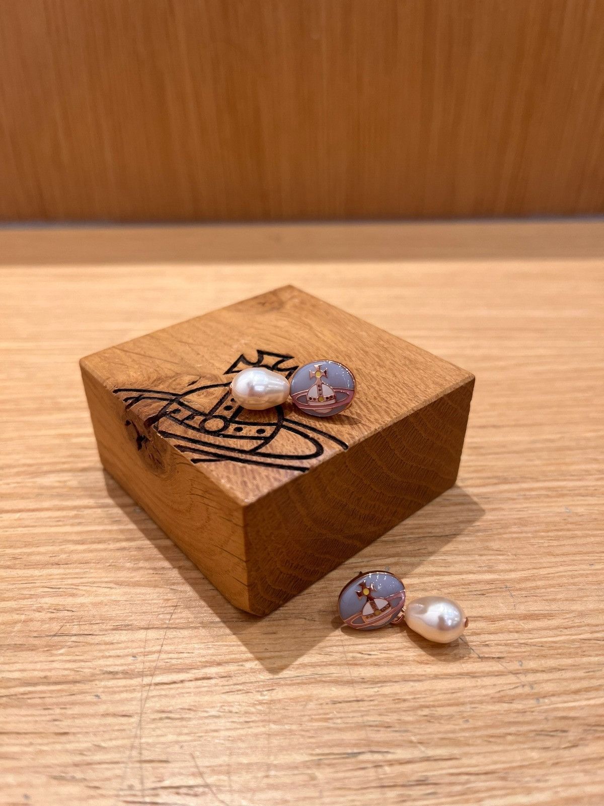 Vivienne Westwood o1f1d3z0525 Size: OS / Loelia Earrings Gold/Multi Size ONE SIZE - 1 Preview