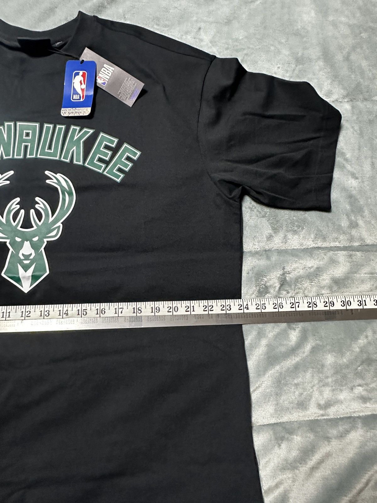 NBA New Milwaukee Bucks NBA Team Nike T-Shirt Size XL MEN Size US XL / EU 56 / 4 - 4 Thumbnail
