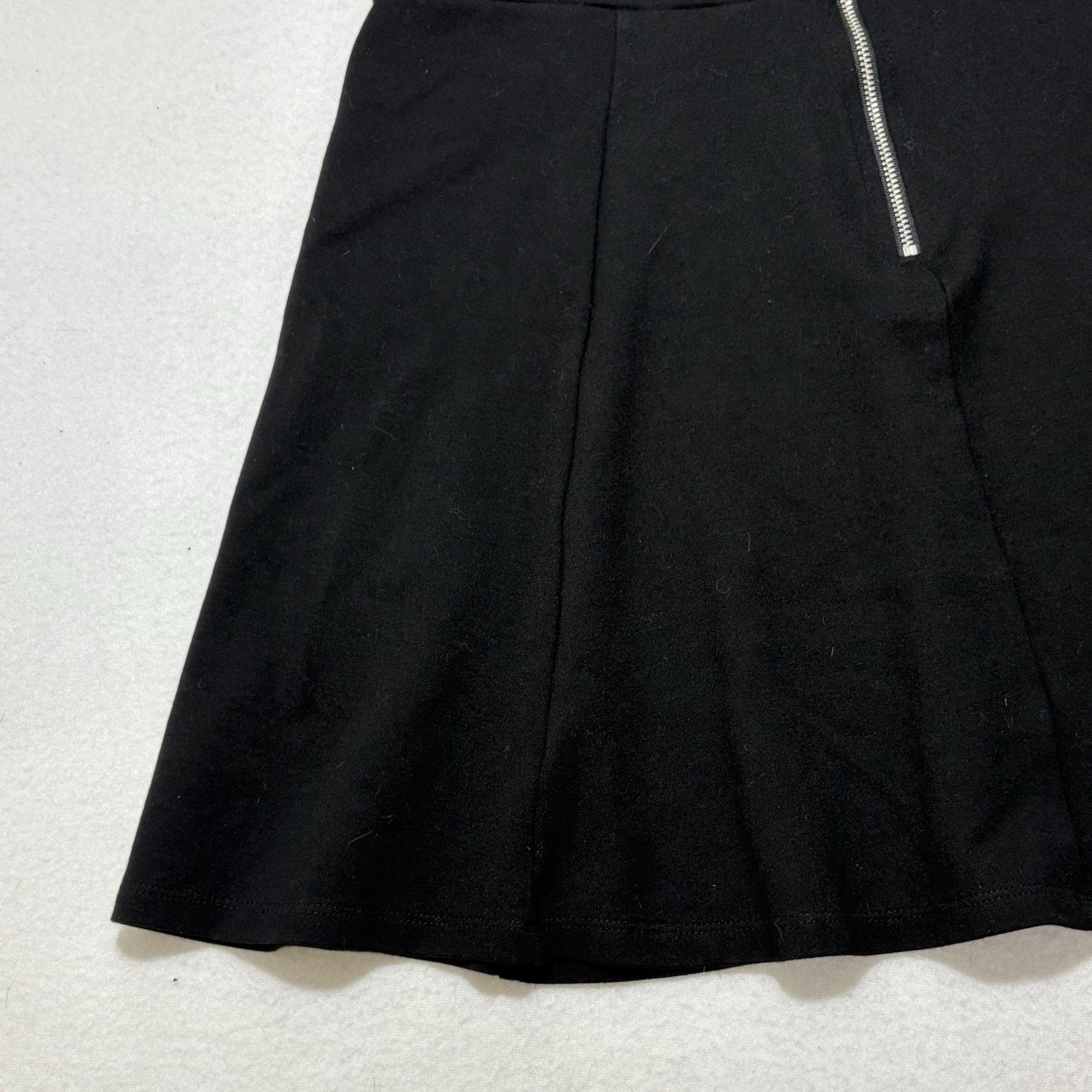 H&M H&M Medium Mini Skirt Black Lightweight Zipper Back Size 30" / US 8 / IT 44 - 10 Thumbnail