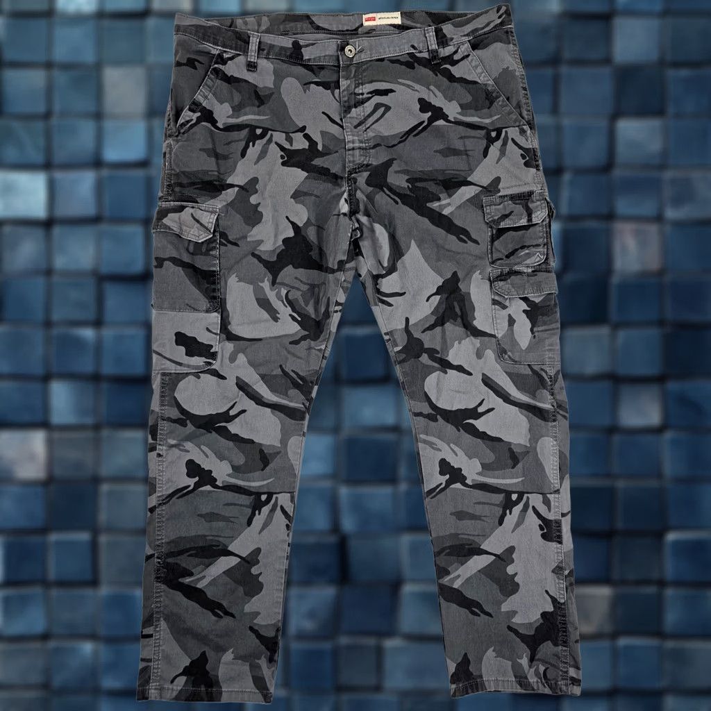 Wrangler Wrangler Cargo Pants Men Regular Taper Camouflage 42x30 90s Y2K EUC Army Hipster Vintage Style Cargo Pocket Cotton Gray Size US 42 / EU 58 - 1 Thumbnail