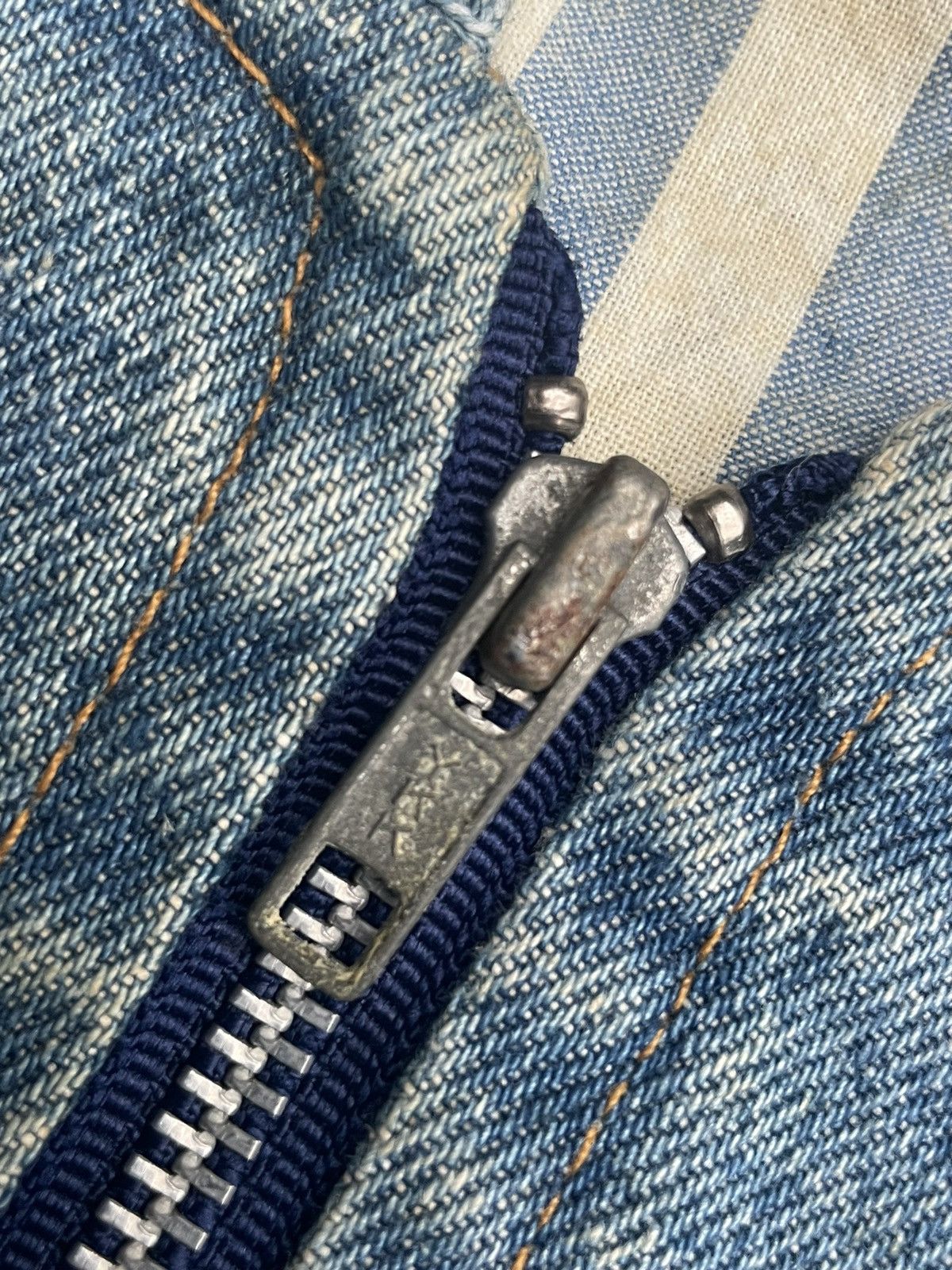 Vintage Vintage 3 Horse Embossed Denim Jacket Size US L / EU 52-54 / 3 - 13 Thumbnail