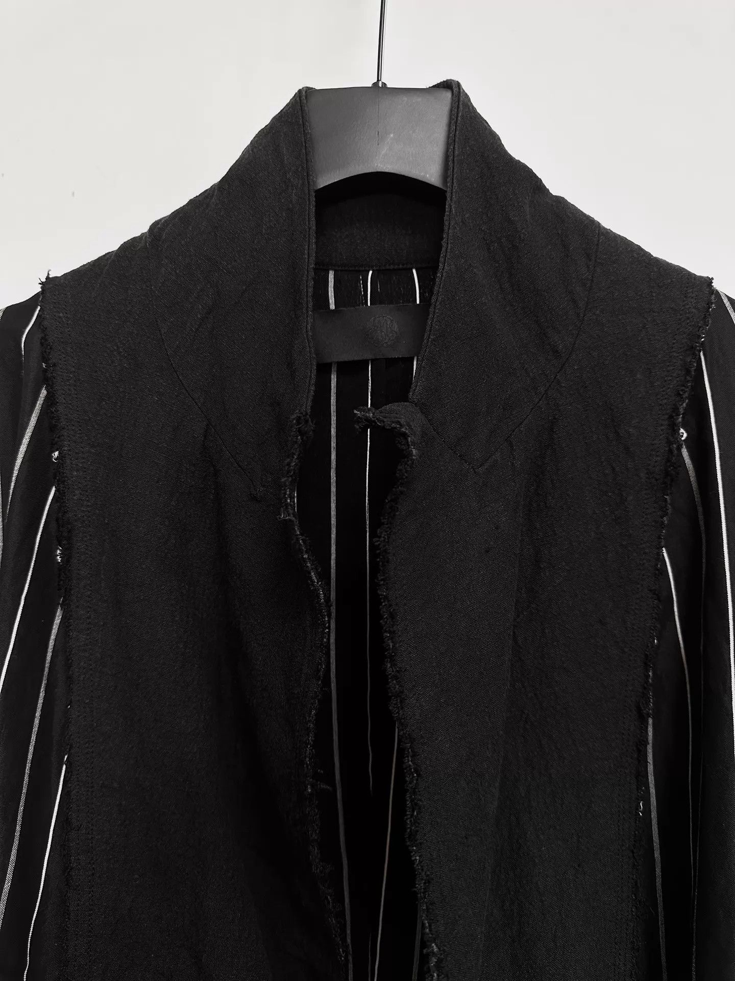 Marc Le Bihan Marc Le Bihan 18AW Linen Decon Jkt B&W Horn Buttons Size US L / EU 52-54 / 3 - 6 Thumbnail