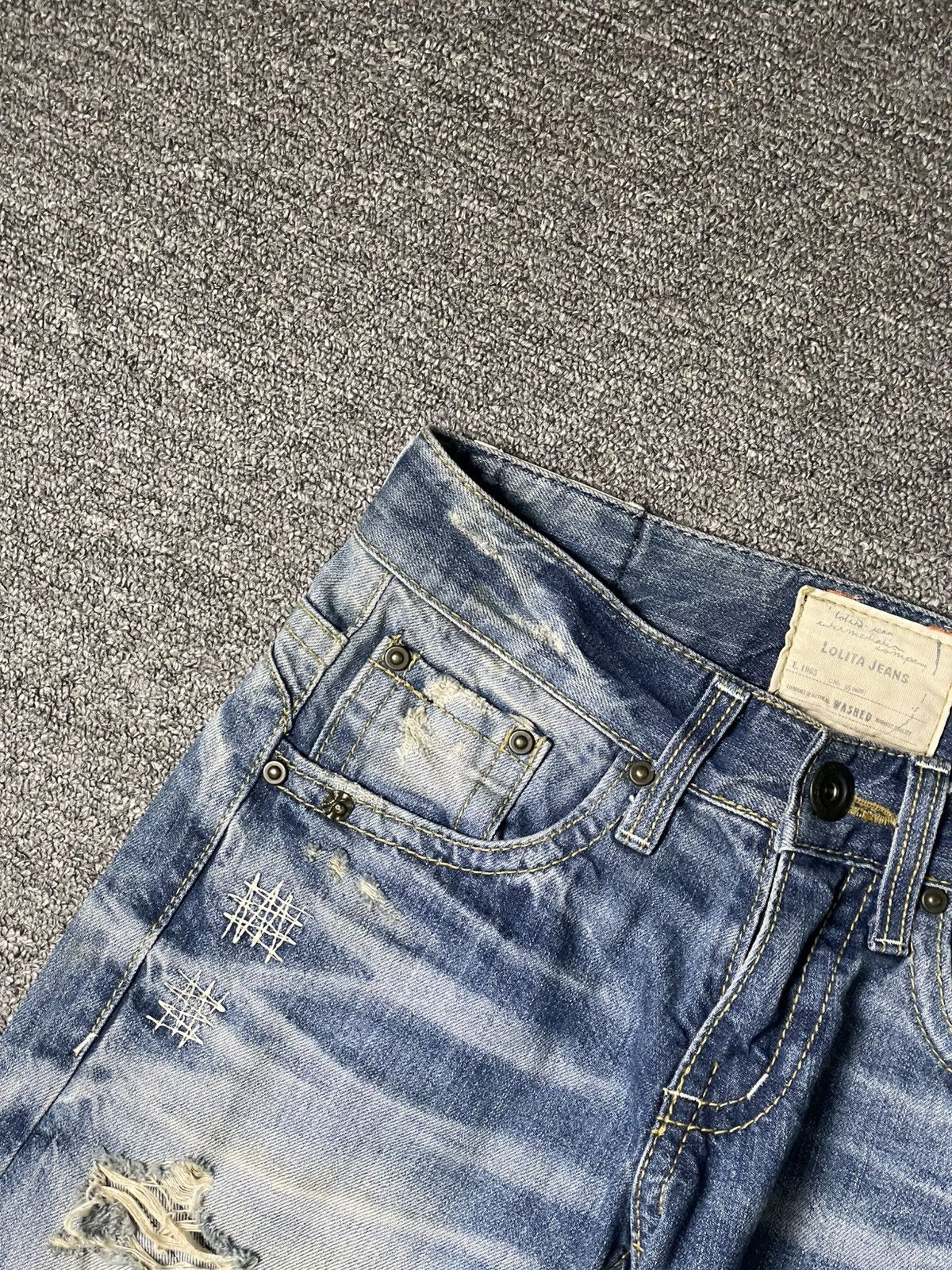 Japanese Brand Vintage LOLITA Distressed Denim Ripped Jeans (94) Size US 29 - 7 Thumbnail