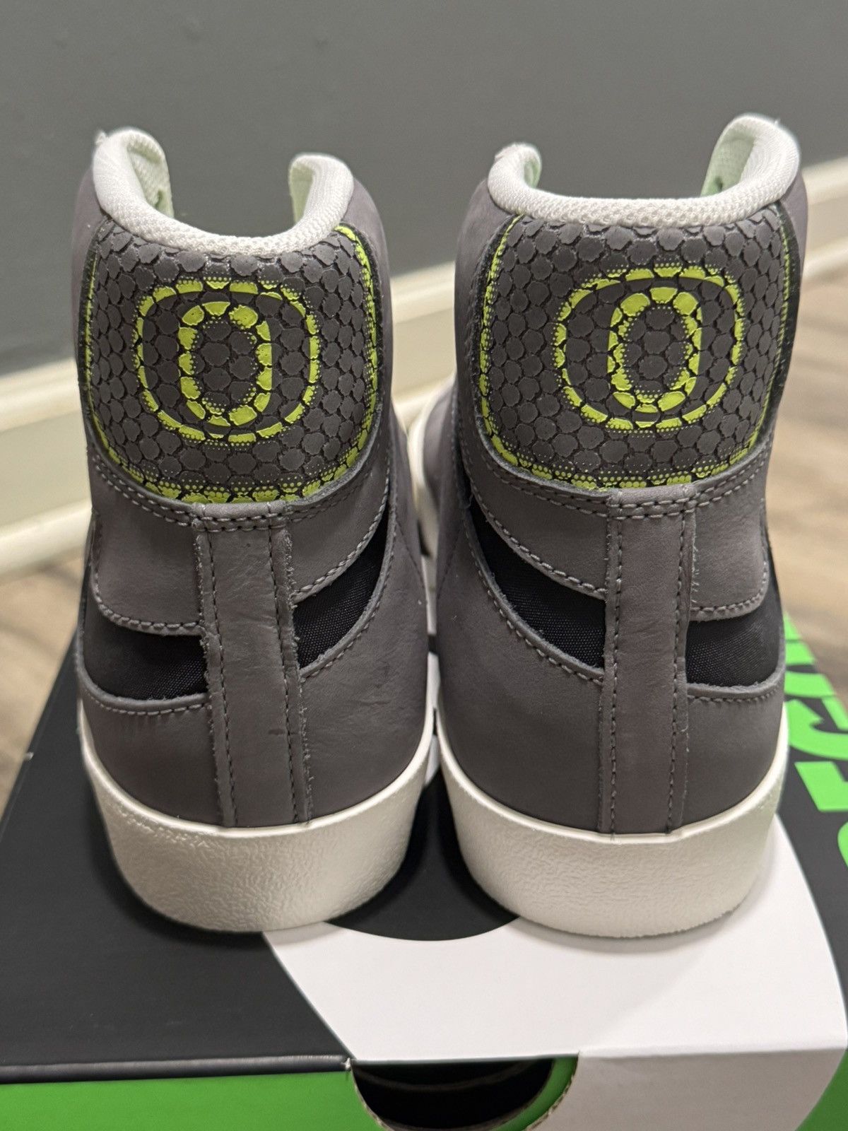 Nike Blazer Mid 77’ University Of Oregon Football PE Size US 8.5 / EU 41-42 - 5 Thumbnail