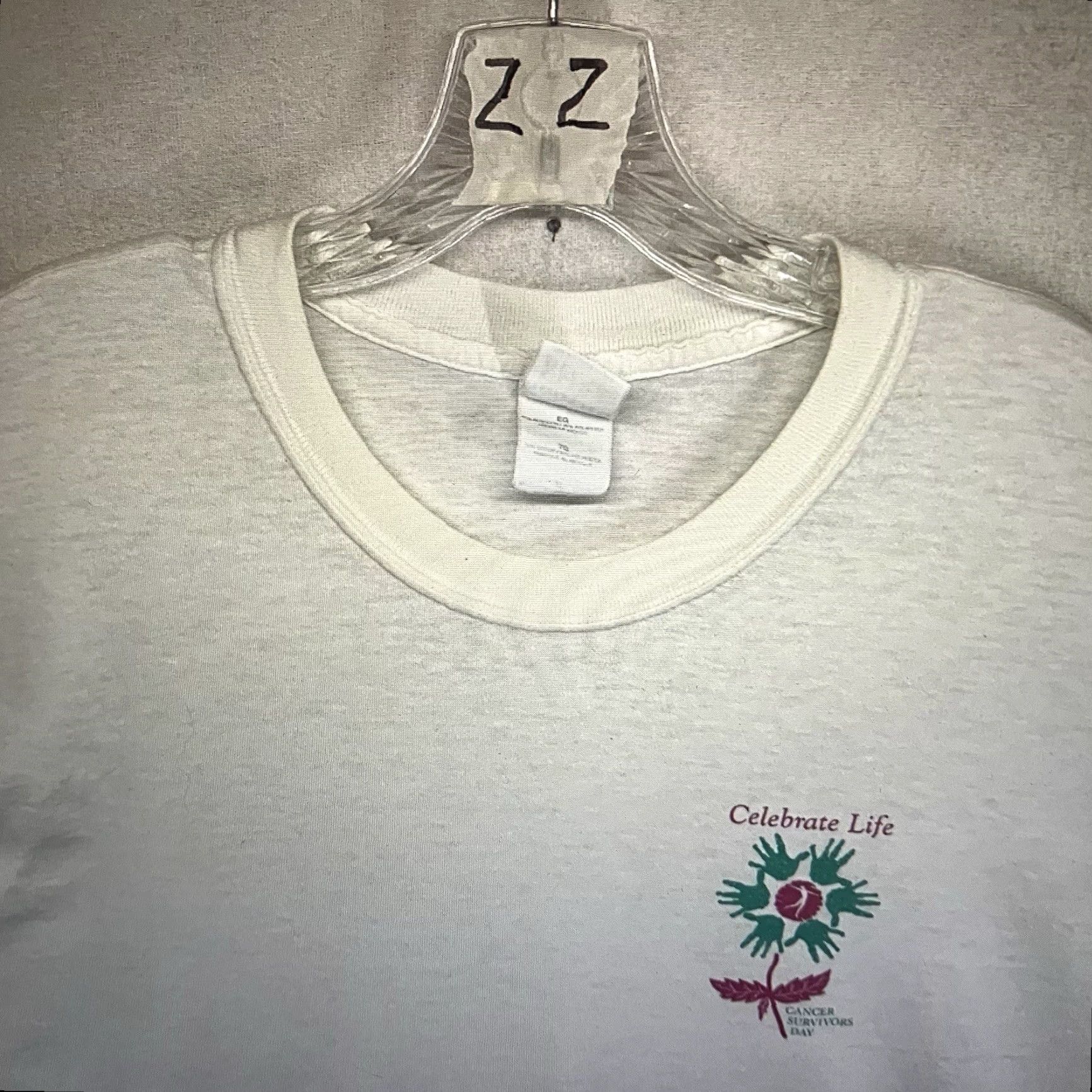 Gildan VINTAGE Gildan White T-Shirt Large Cancer Survivor Day Angel Y2K Classic Mens Size US L / EU 52-54 / 3 - 5 Thumbnail
