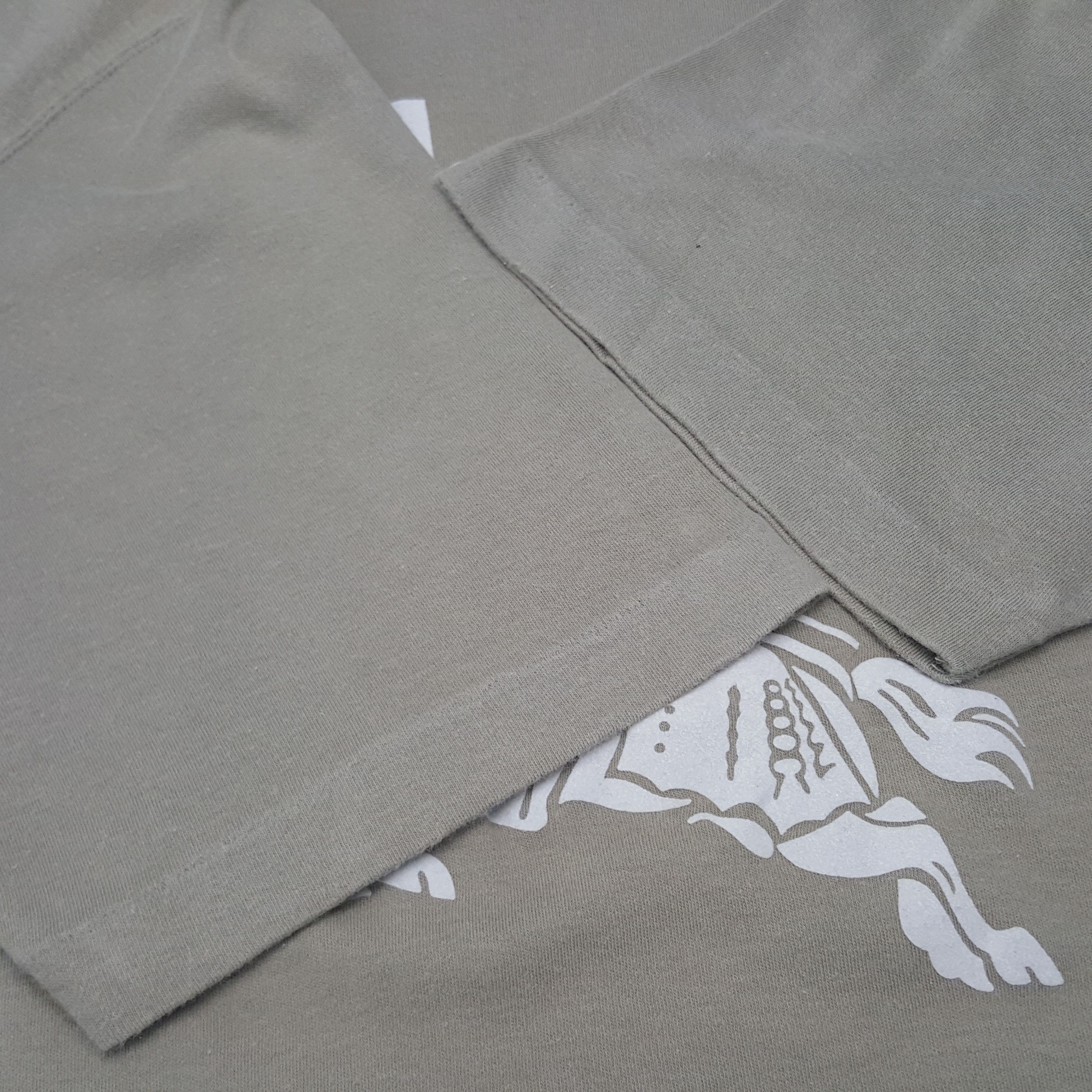 Burberry × Vintage Vintage Burberrys Big Logo Tshirt Size US L / EU 52-54 / 3 - 5 Thumbnail