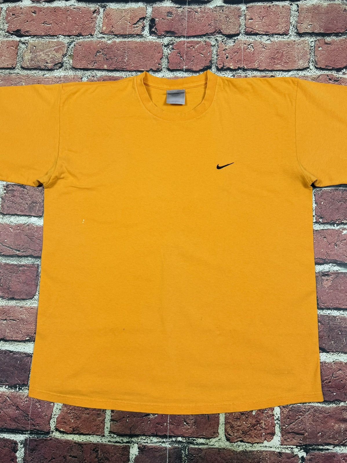 Vintage Vintage Nike Mini Swoosh T-Shirt Mustard Yellow 90s Y2K Size US L / EU 52-54 / 3 - 4 Thumbnail