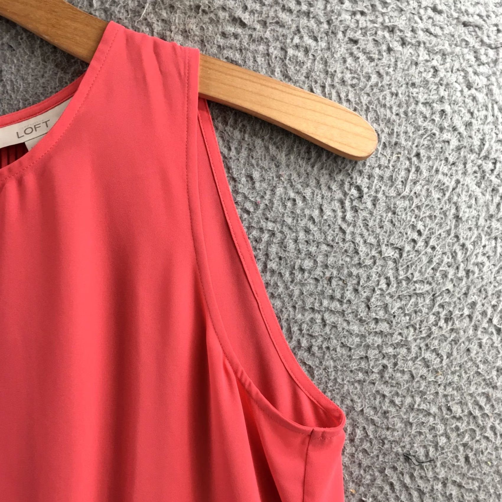 Loft LOFT Blouse Pink Sleeveless Pleated Keyhole Back Coral Hi-Low L Womens Blouse Casual Solid Pattern Regular Size L Size L / US 10 / IT 46 - 4 Thumbnail