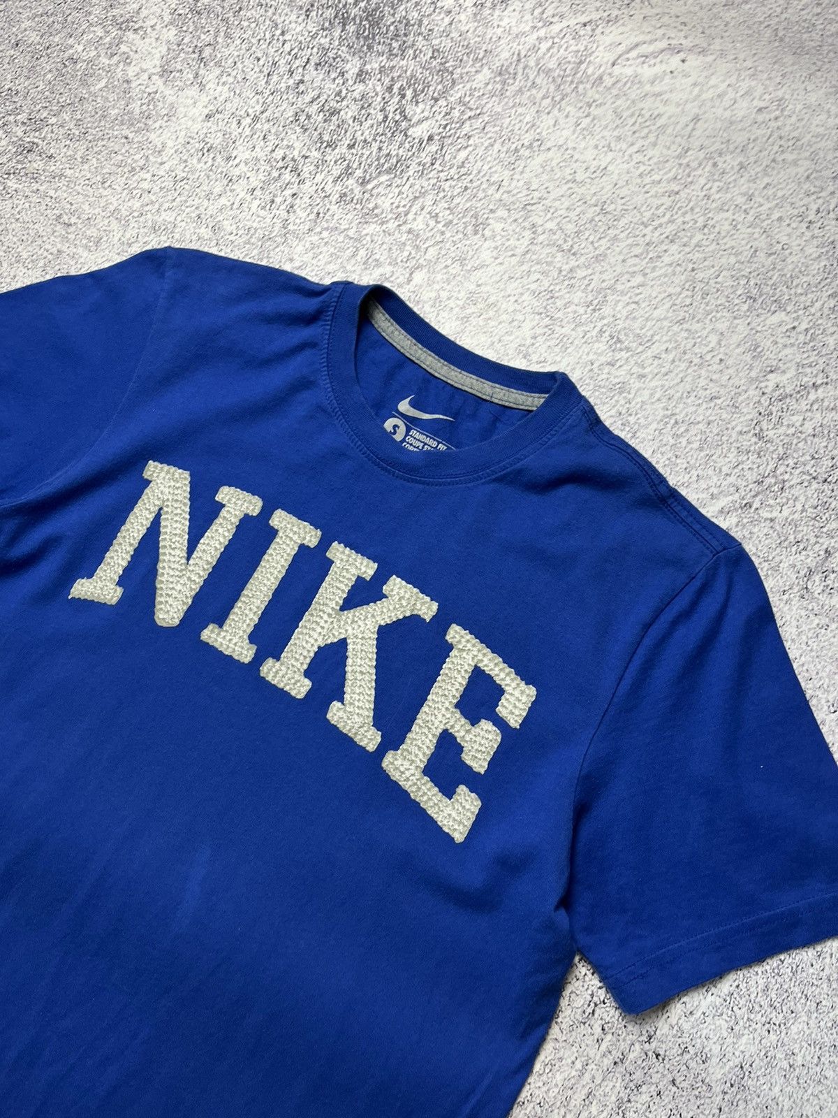 Nike Vintage Nike 90s Faded Big Swoosh Center Logo Tee Shirt Size US S / EU 44-46 / 1 - 7 Thumbnail