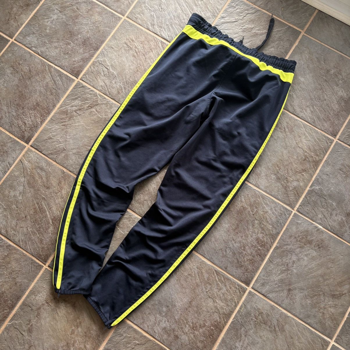 Adidas × Vintage Vintage real Madrid adidas tracksuit pants in blue and green Size US 30 / EU 46 - 9 Thumbnail