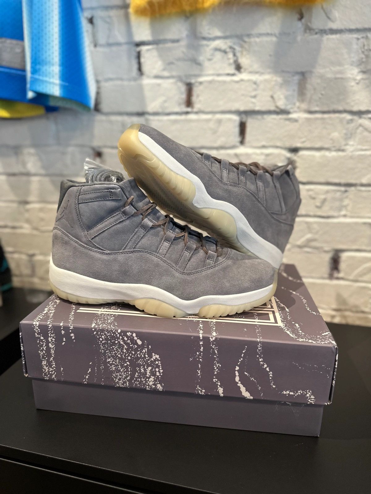 Jordan Brand Jordan 11 Retro Pinnacle Grey Suede DS OG Size 12 Size US 12 / EU 45 - 1 Thumbnail