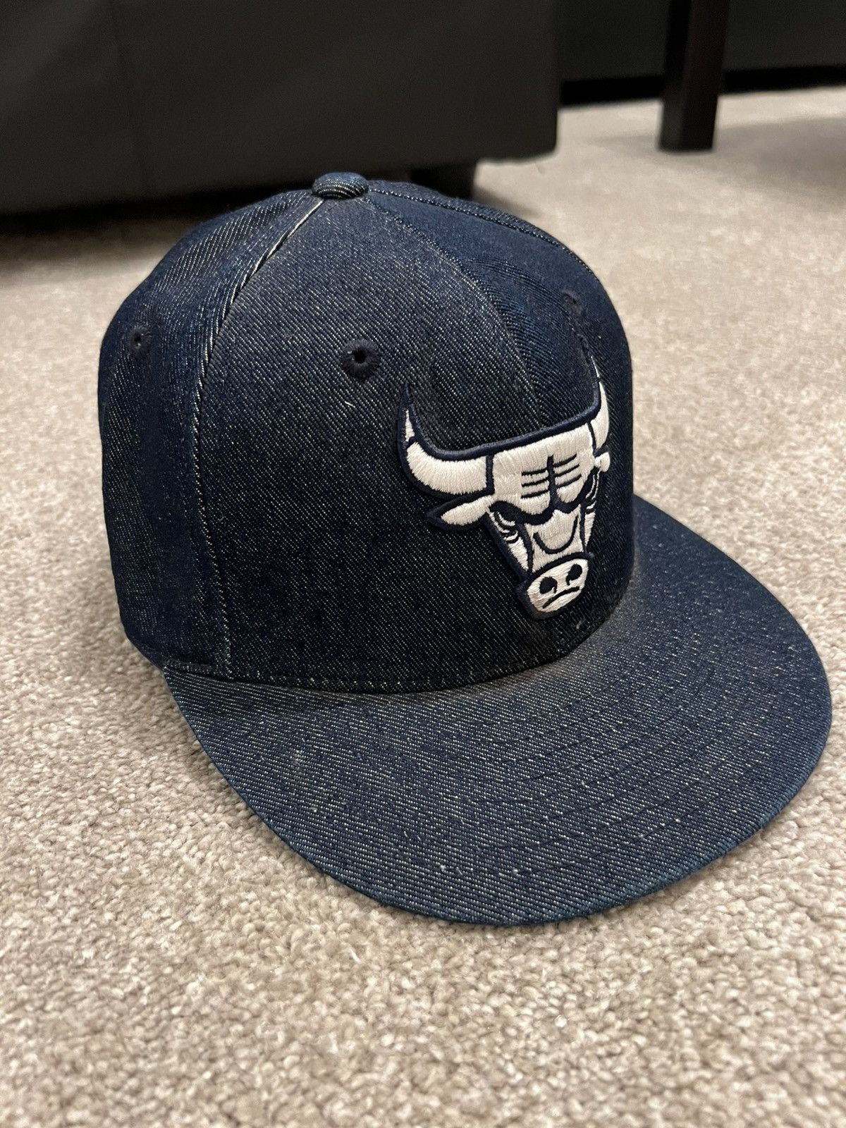 Reebok Reebok NBA Chicago bulls 7 1/4 dark wash denim fitted hat Size ONE SIZE - 1 Thumbnail
