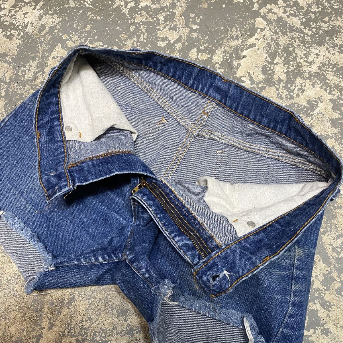 Levi's × Vintage Vintage Levi’s Blue Cut Off Denim Shorts Jorts Y2K 90s Size US 32 / EU 48 - 6 Thumbnail