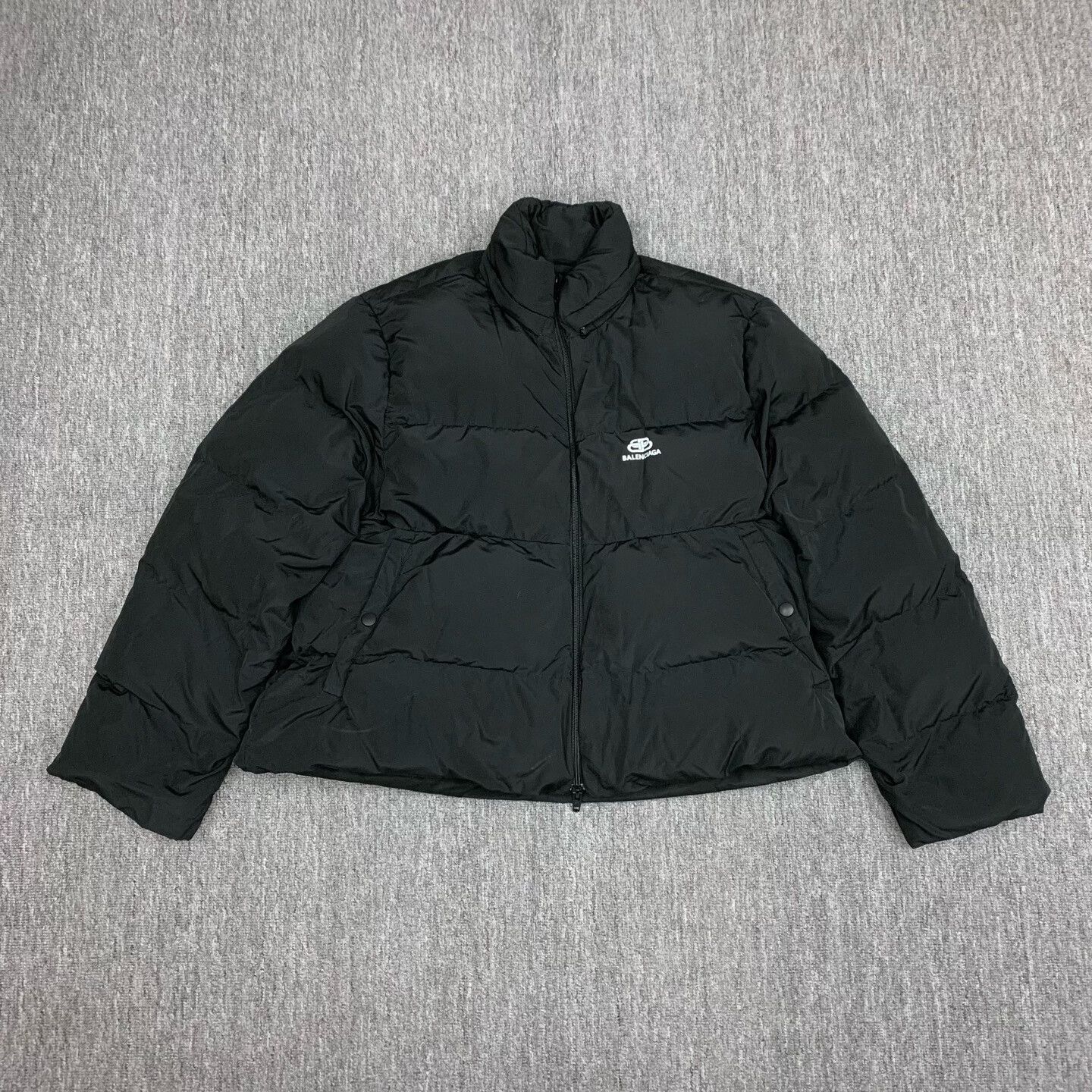black short down jacket with lock