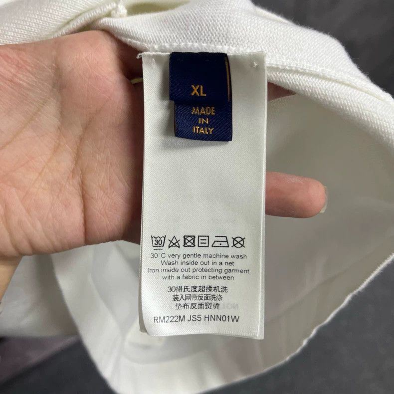 Louis Vuitton Louis Vuitton White geometric pattern short sleeves round Size US XL / EU 56 / 4 - 4 Thumbnail