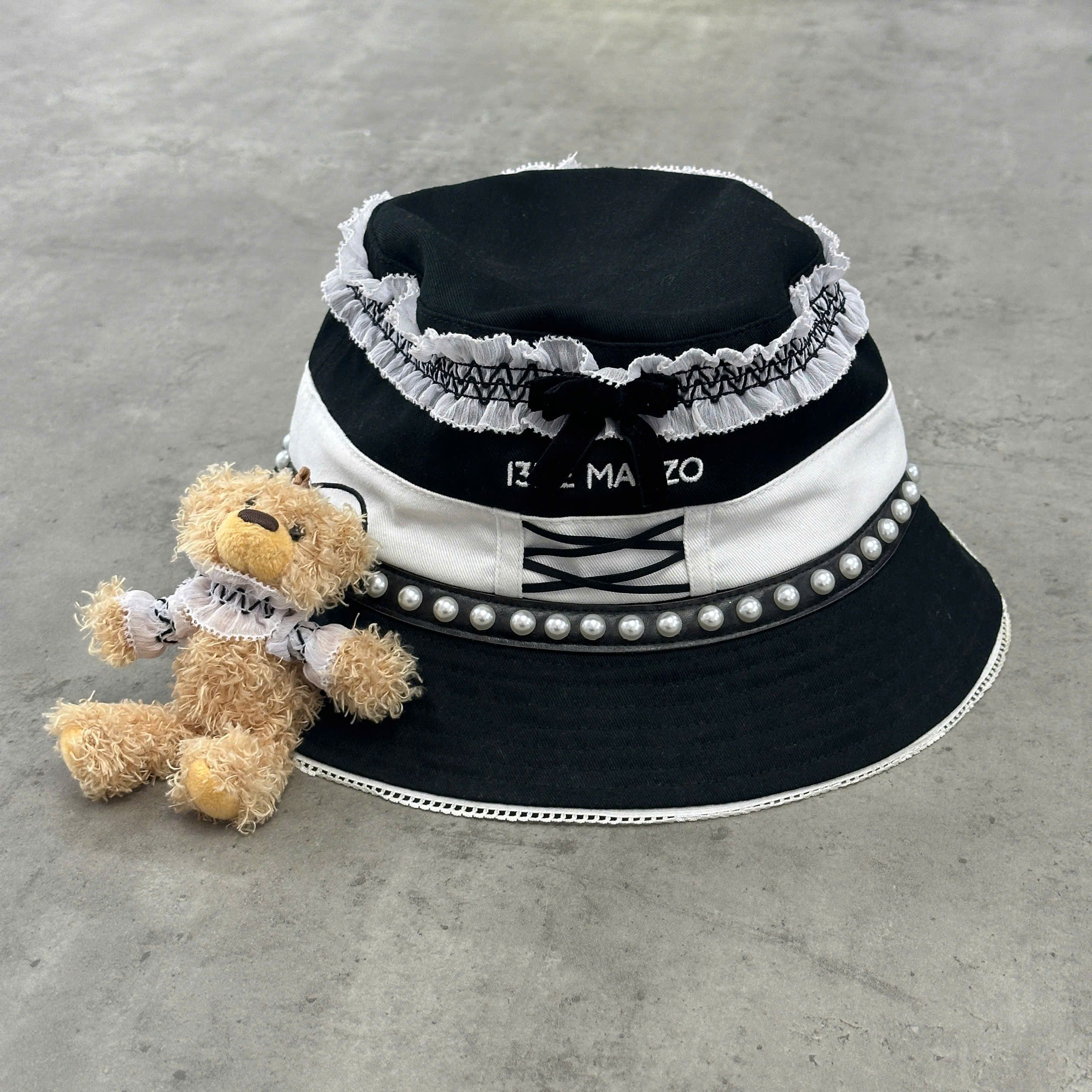 13DE MARZO 13 DE MARZO PALDA BEAR CAFE MAID PEARL BUCKET HAT Size ONE SIZE - 1 Thumbnail