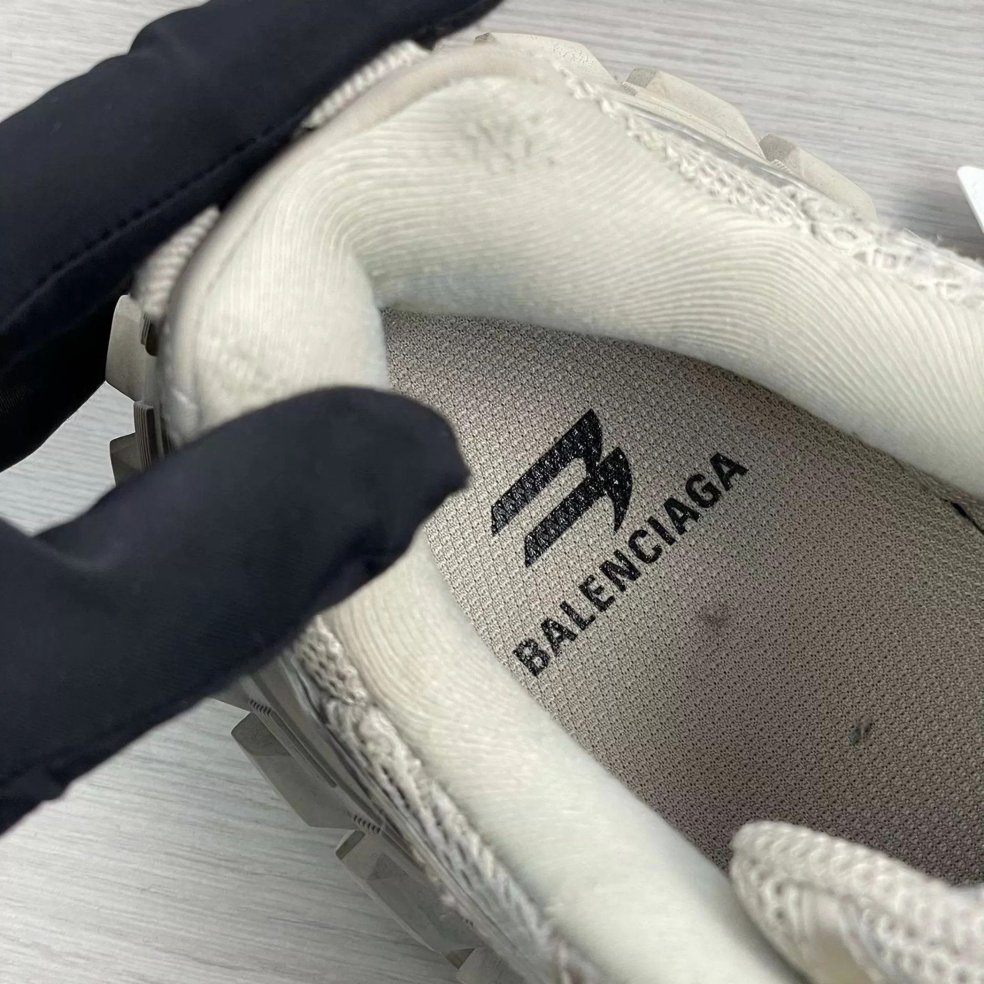 Balenciaga Balenciaga Beige Track Shoe EUR 42 Size US 9 / EU 42 - 6 Thumbnail