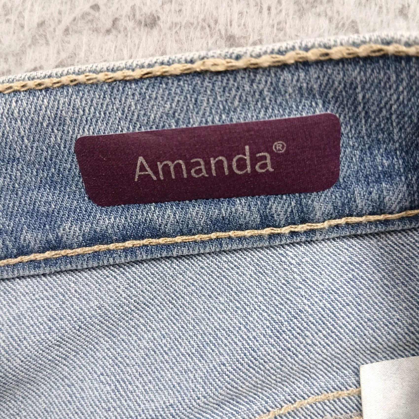 Gloria Vanderbilt VINTAGE Gloria Vanderbilt Amanda Jeans Women 18P Light Wash Tapered Stretch Denim EUC Size 40" / US 18 - 6 Thumbnail